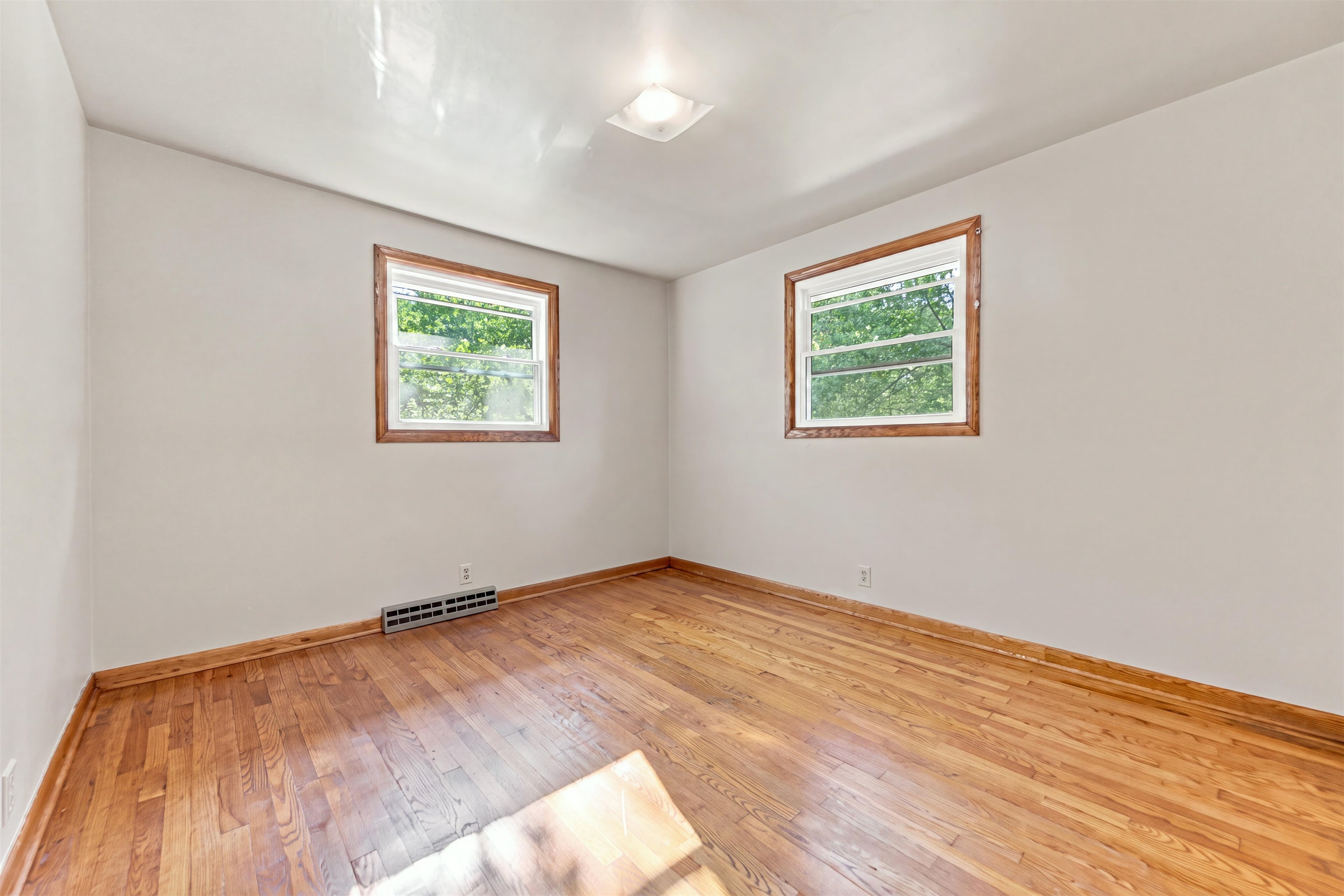 10549 - 10557 North Road Property Photo 18