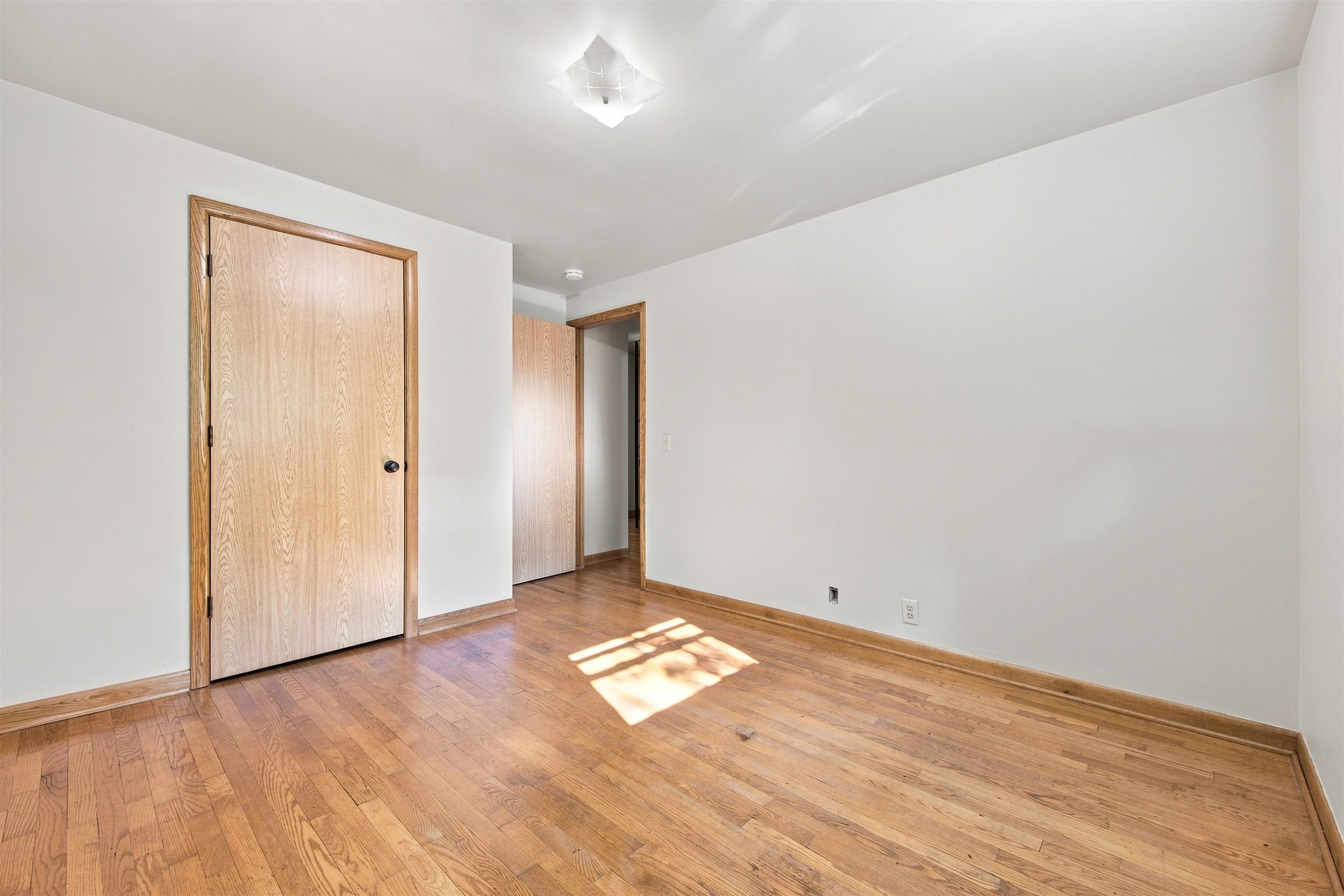 10549 - 10557 North Road Property Photo 19