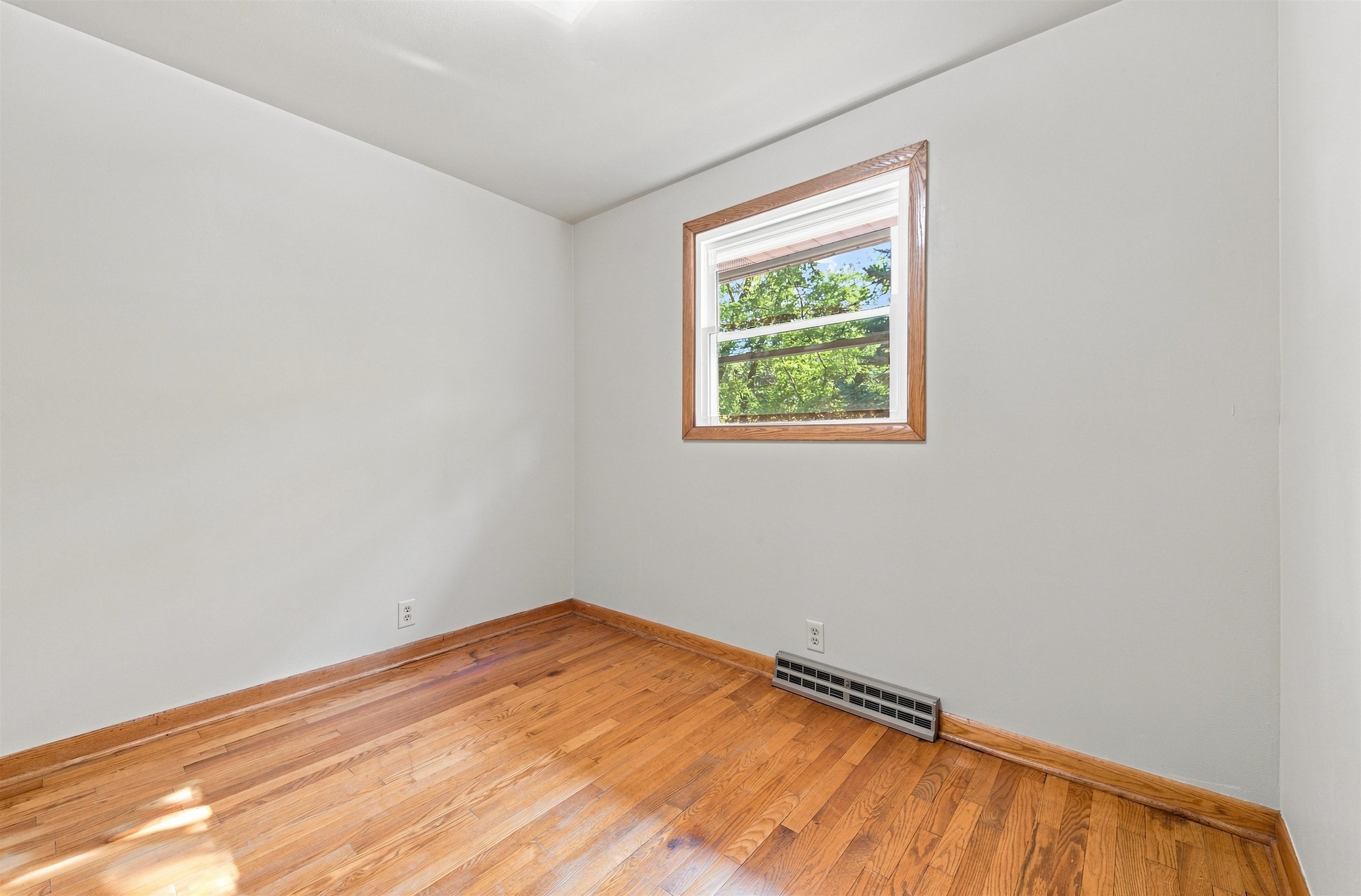 10549 - 10557 North Road Property Photo 20