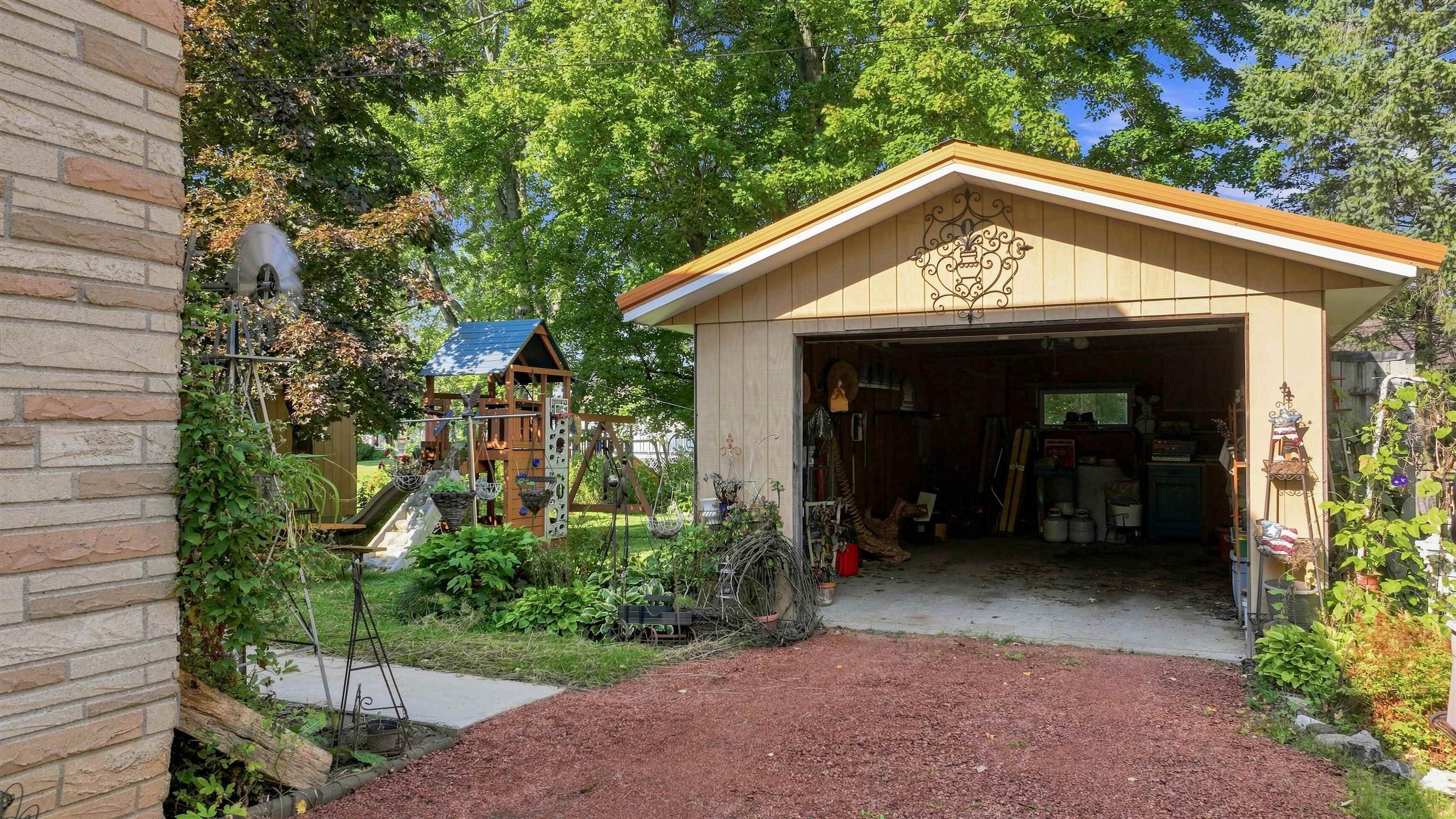 10549 - 10557 North Road Property Photo 26