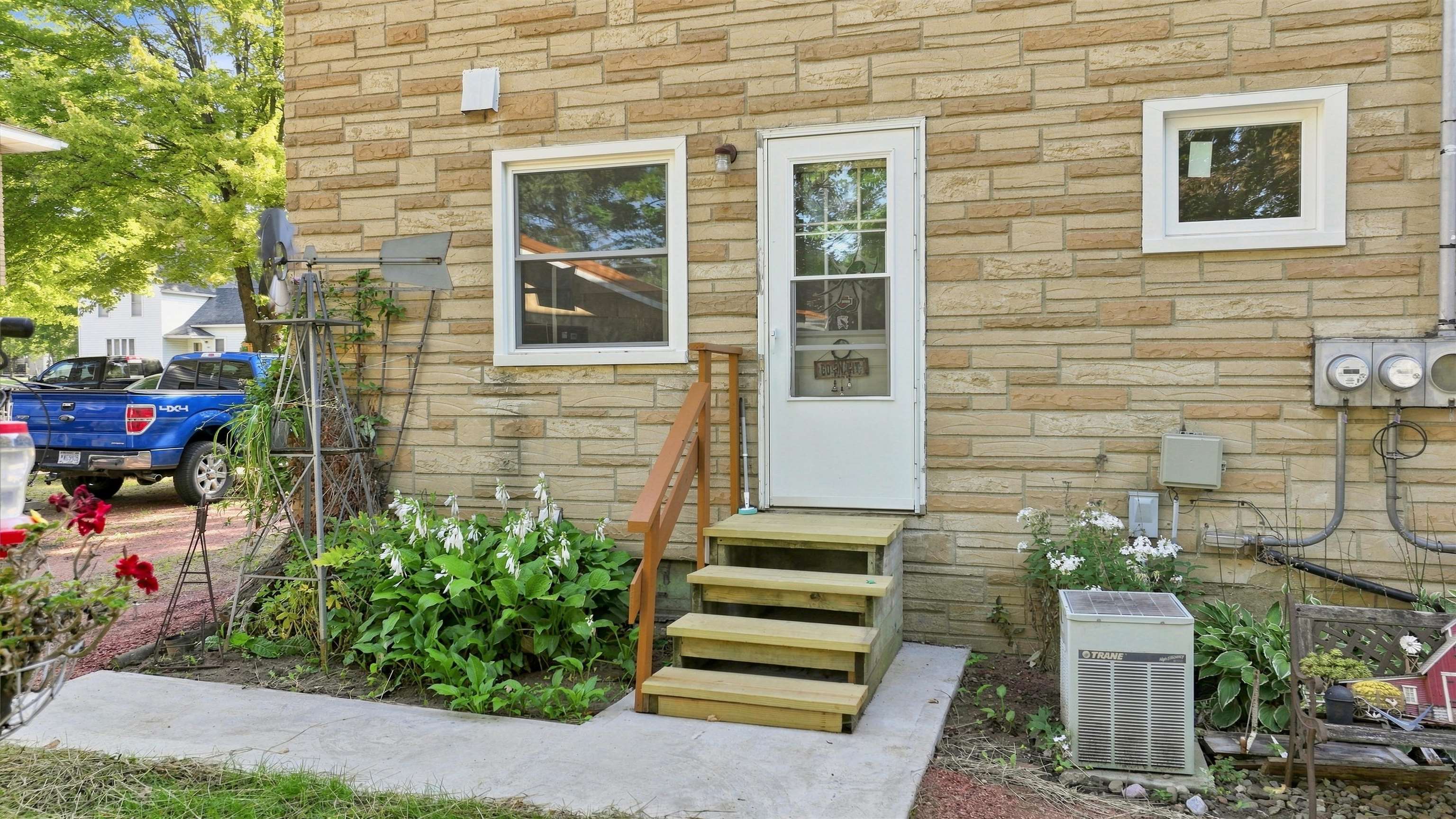 10549 - 10557 North Road Property Photo 31