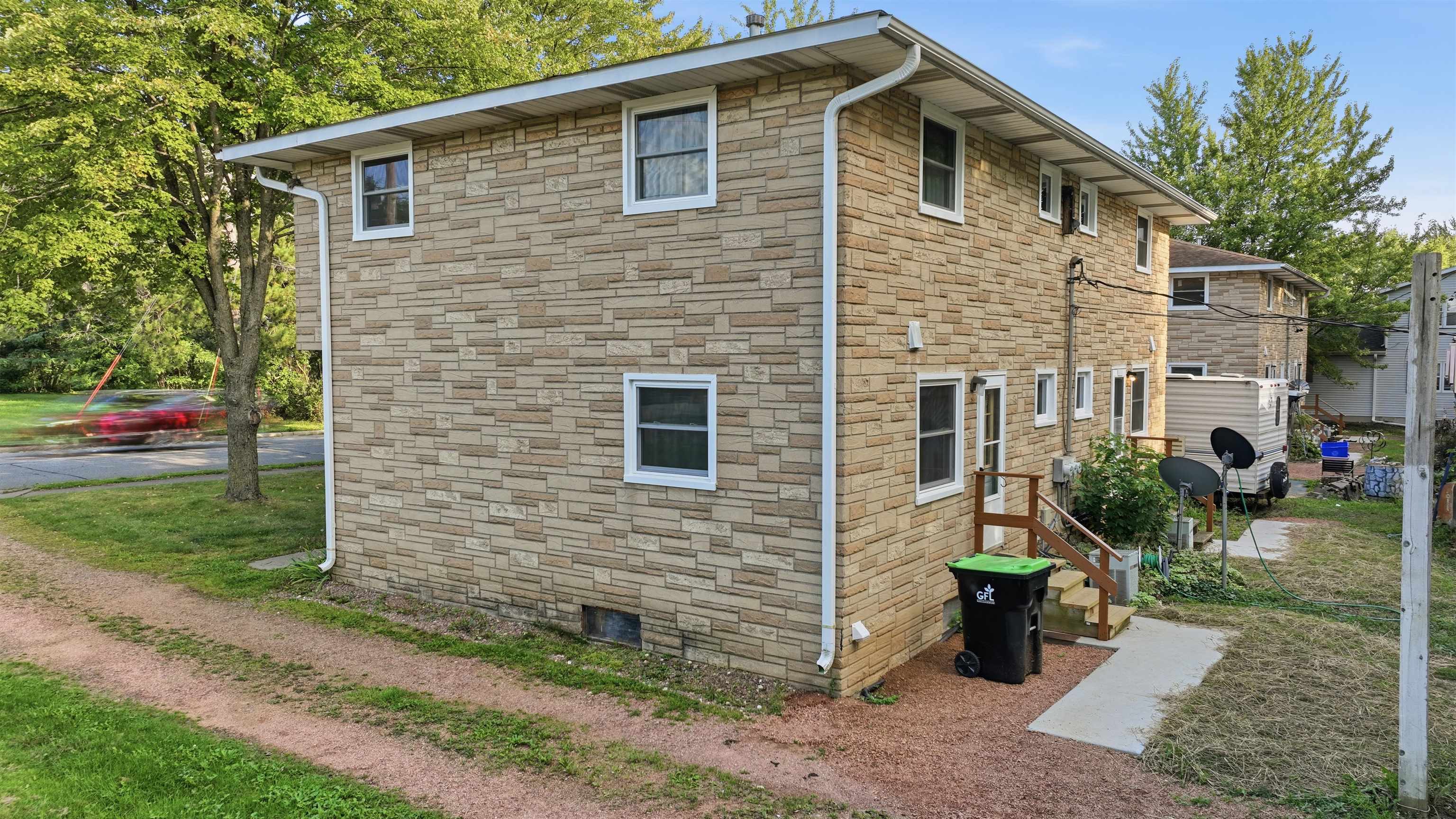 10549 - 10557 North Road Property Photo 32