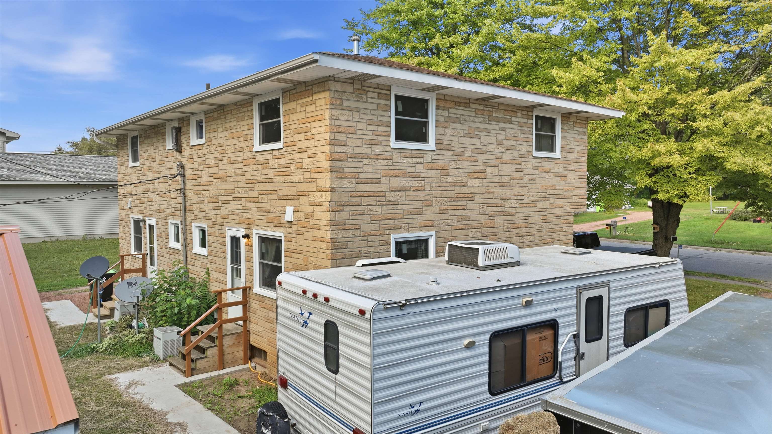 10549 - 10557 North Road Property Photo 33