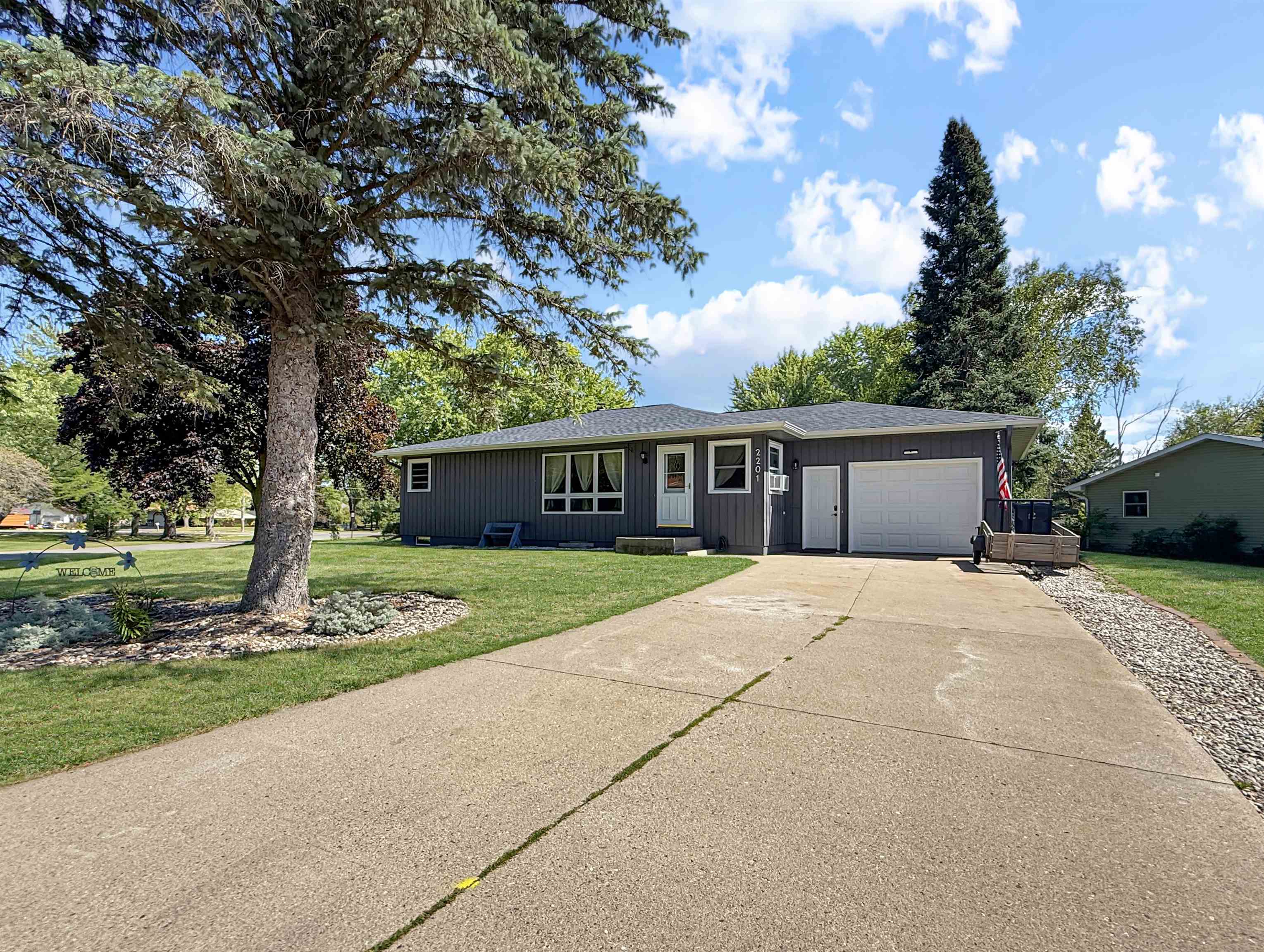 2201 S Wallonnie Drive Property Photo 3