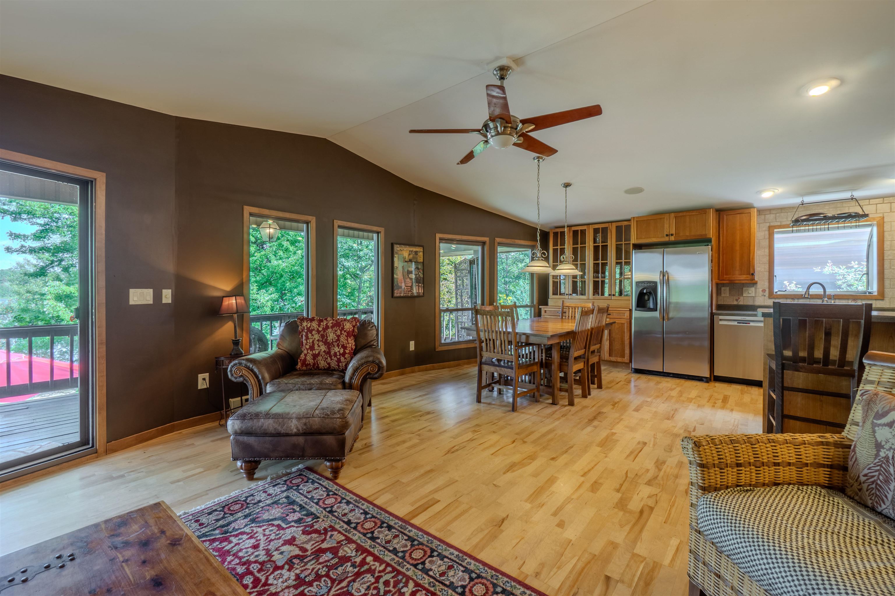 223815 E Lakeshore Drive Property Photo 14