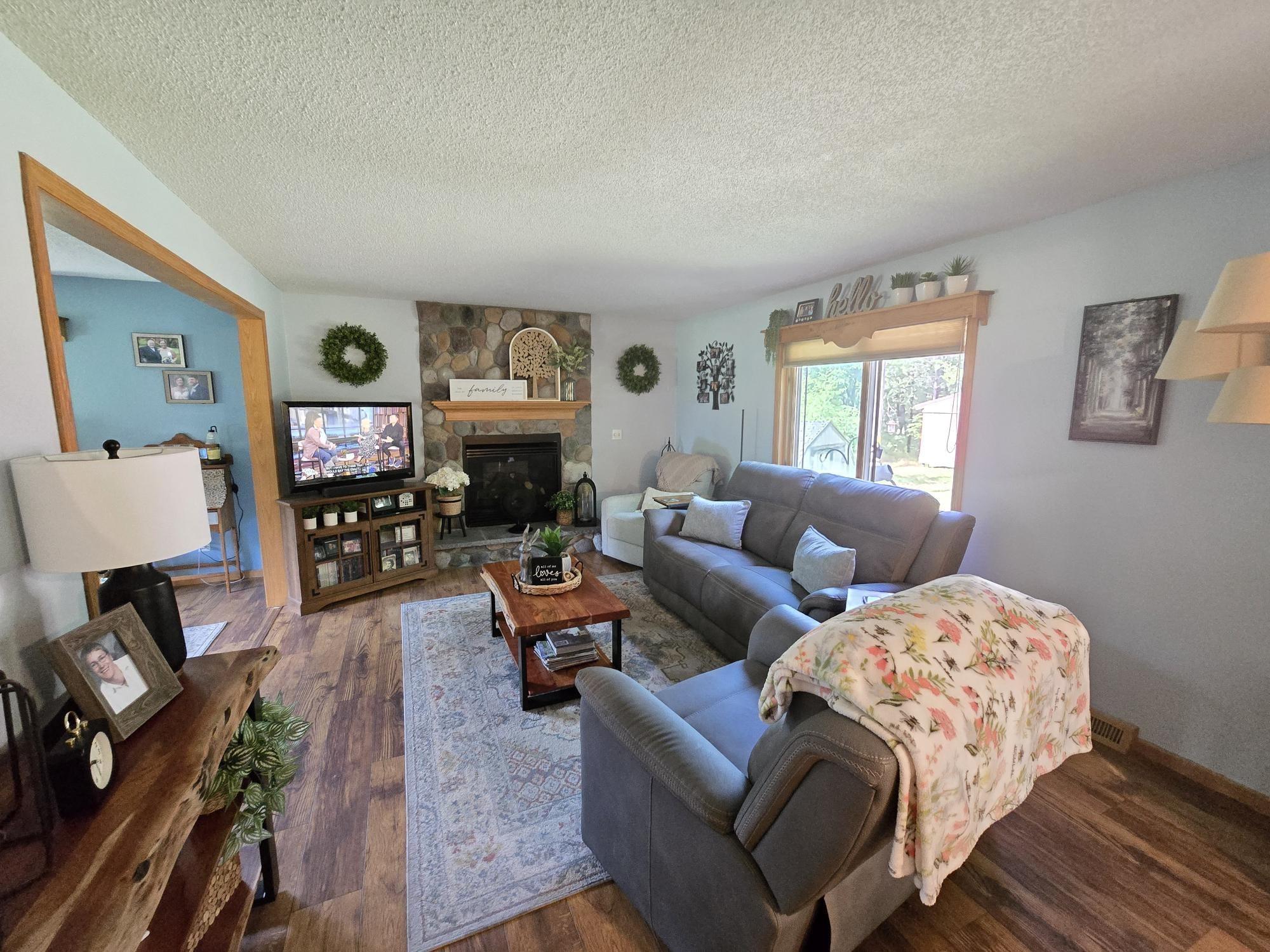 517 Regal Forest Trail Property Photo 9