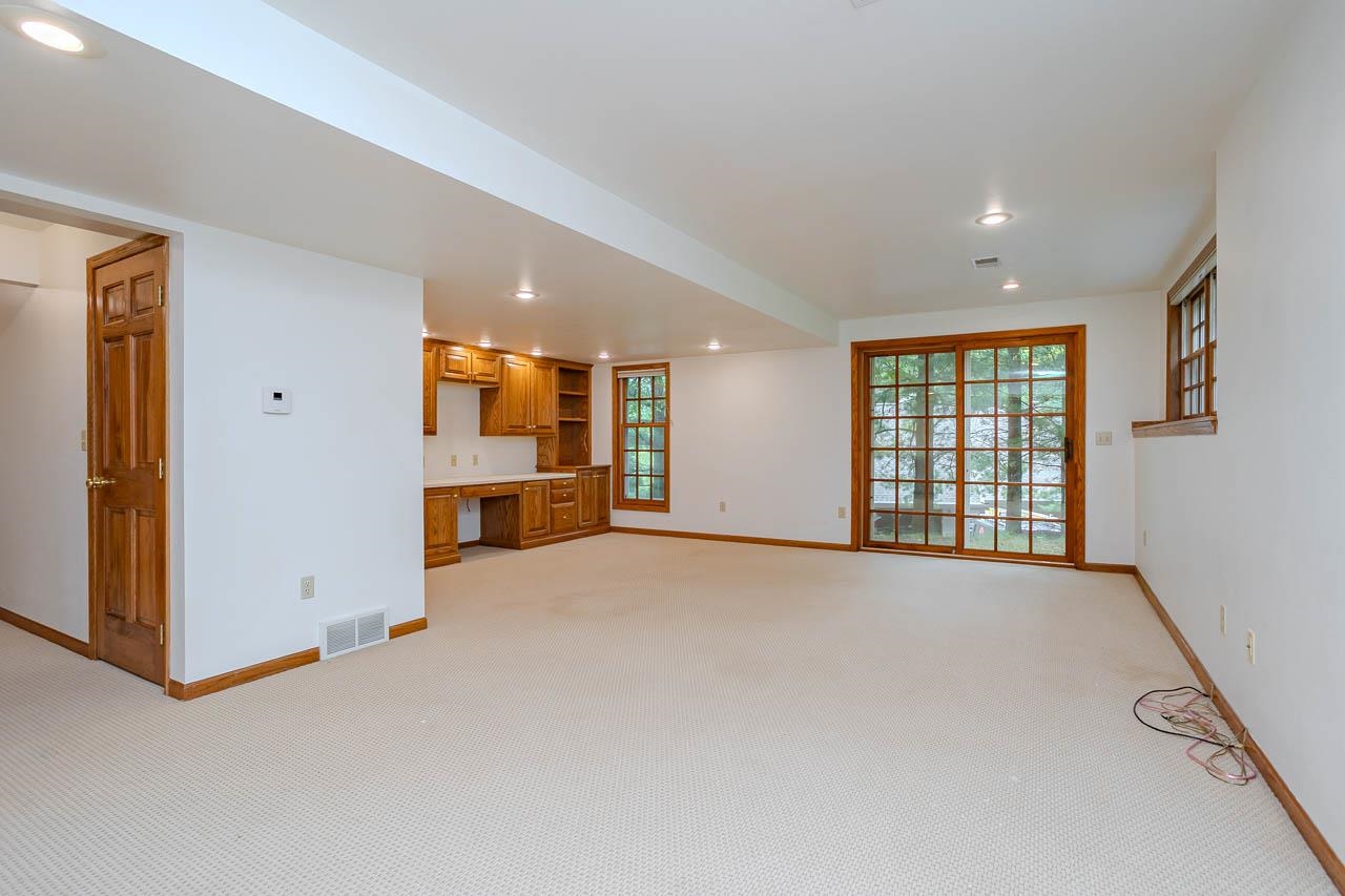 4029 Crestwood Drive Property Photo 9