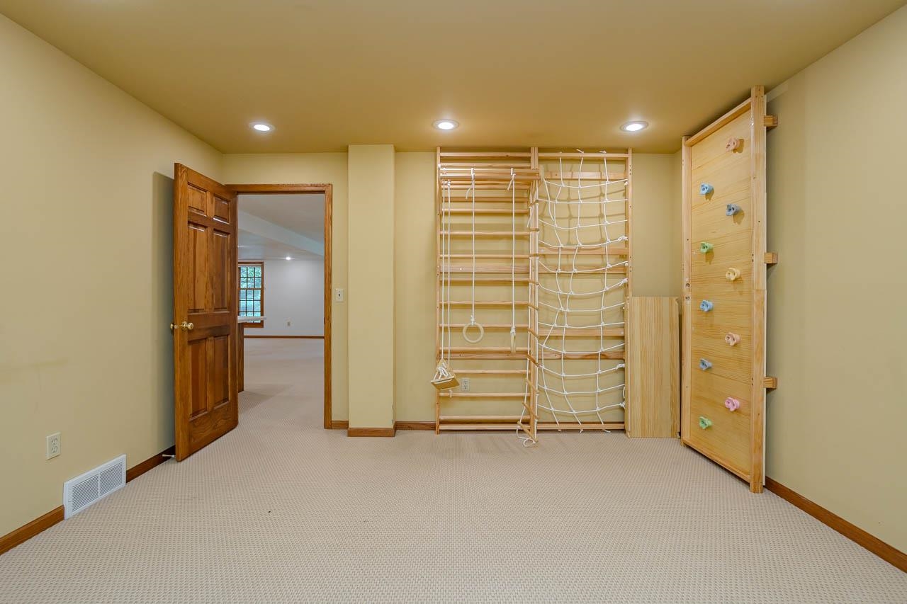 4029 Crestwood Drive Property Photo 10