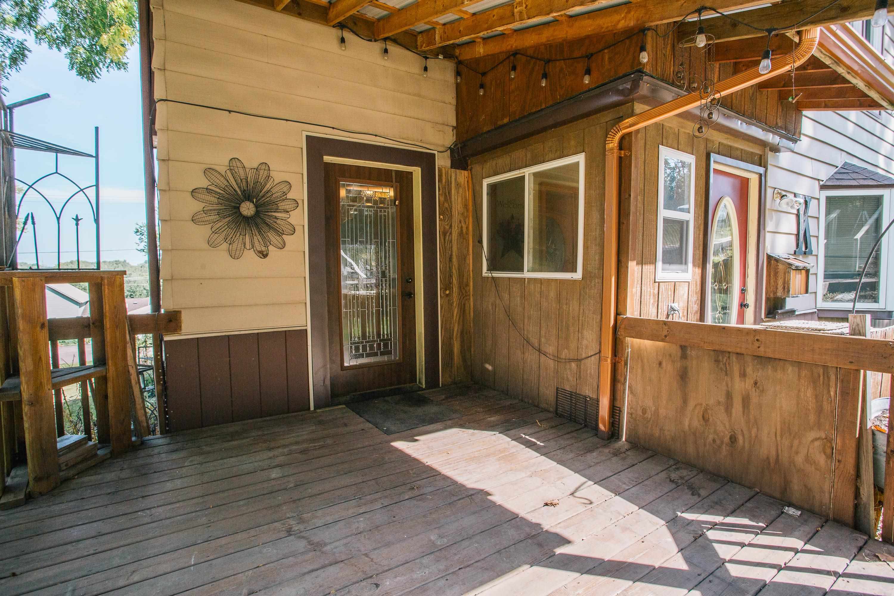 411 E 5th Street Property Photo 8