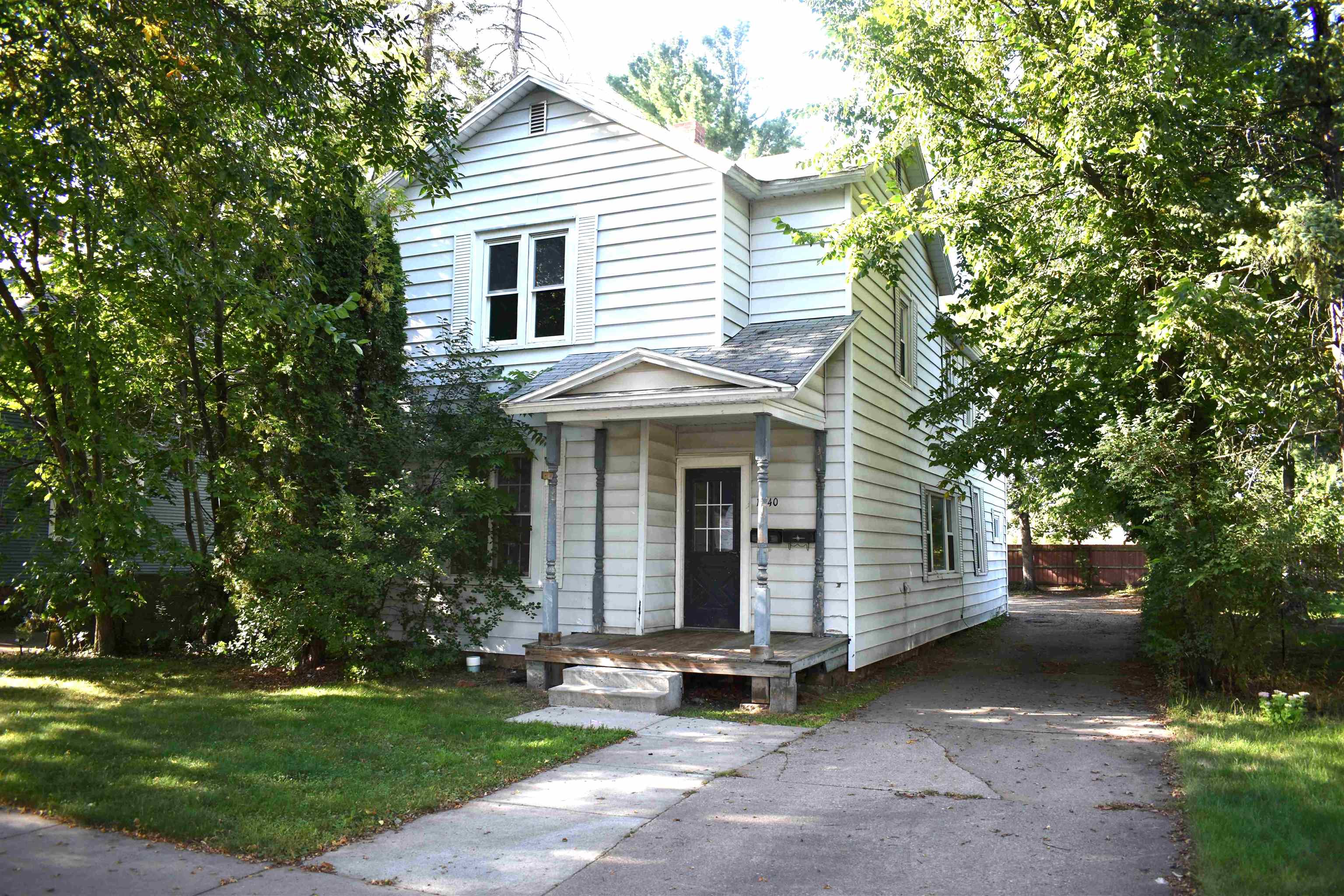 1640 College Avenue Property Photo 1