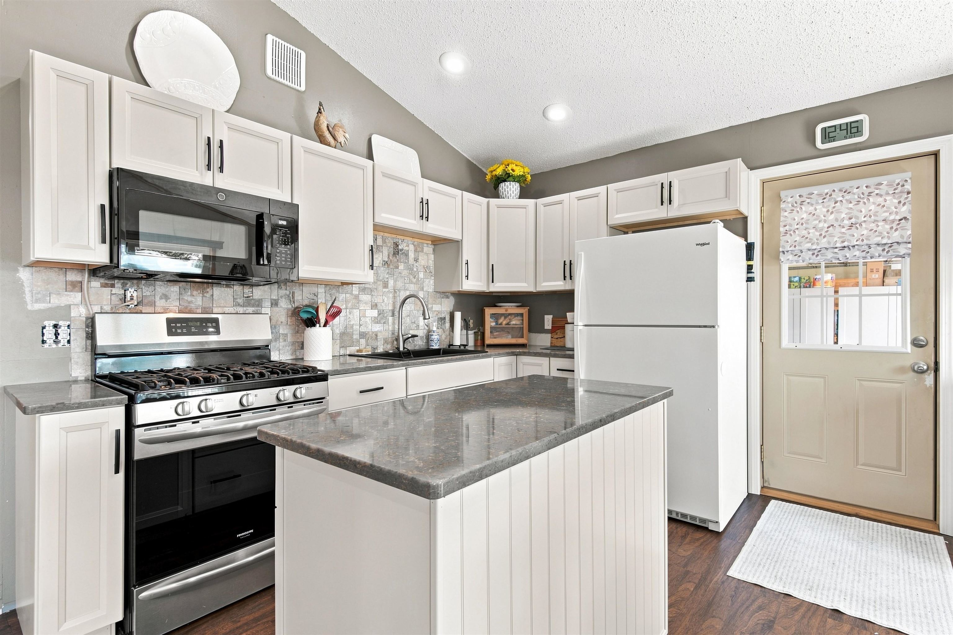 208458 Pelican Bay Drive Property Photo 6