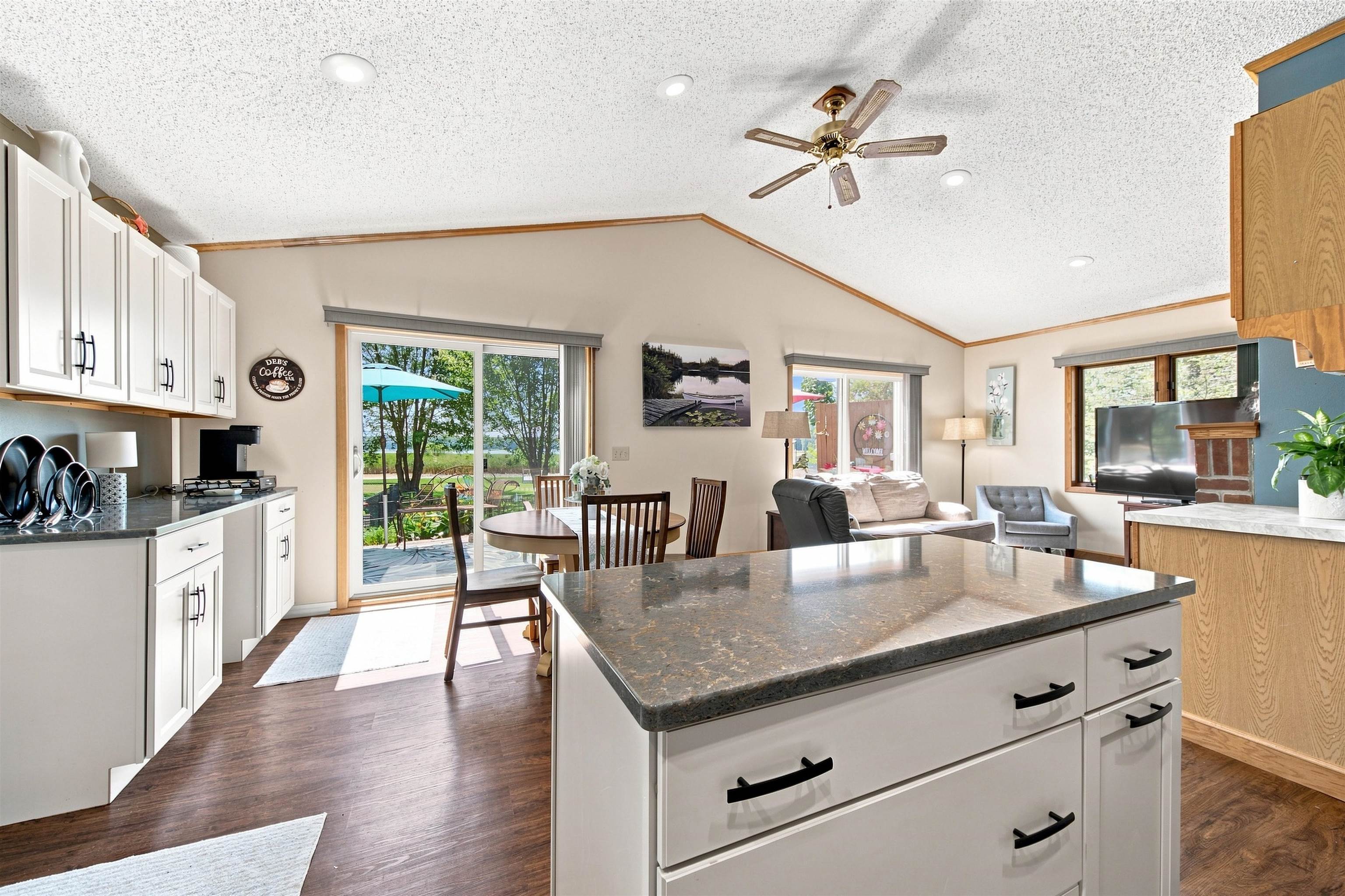 208458 Pelican Bay Drive Property Photo 10