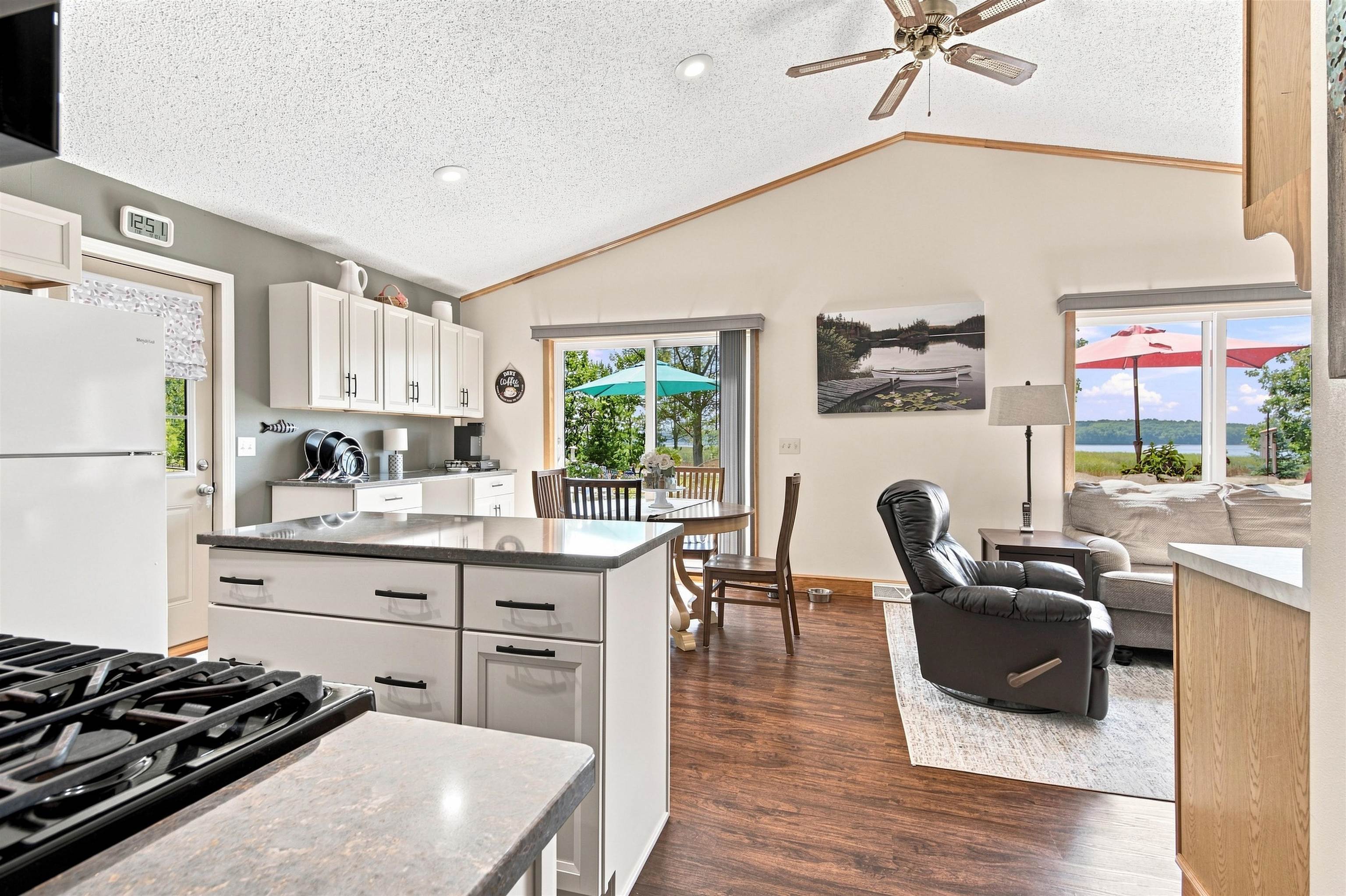 208458 Pelican Bay Drive Property Photo 11