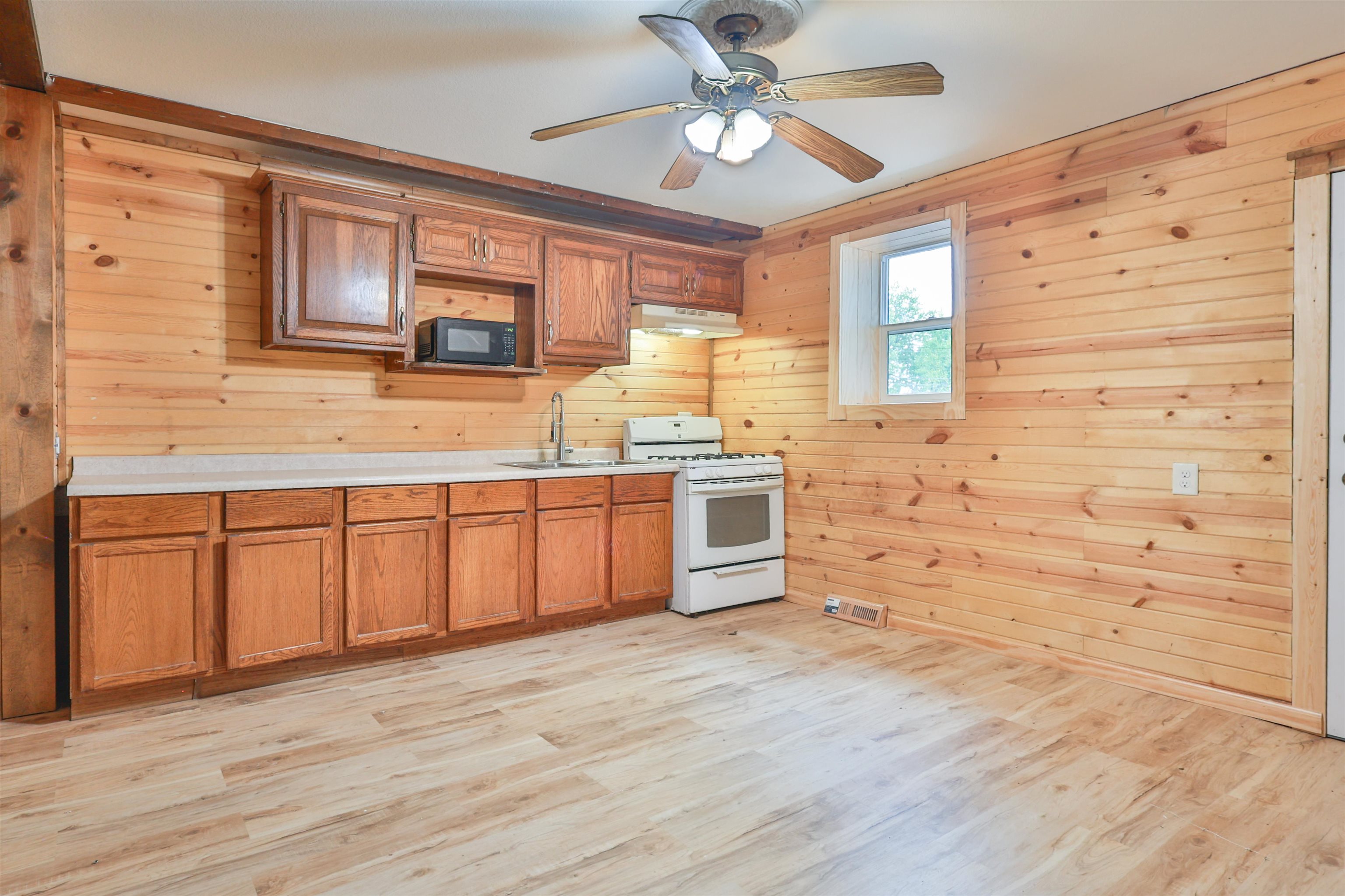 232625 County Road E Property Photo 18