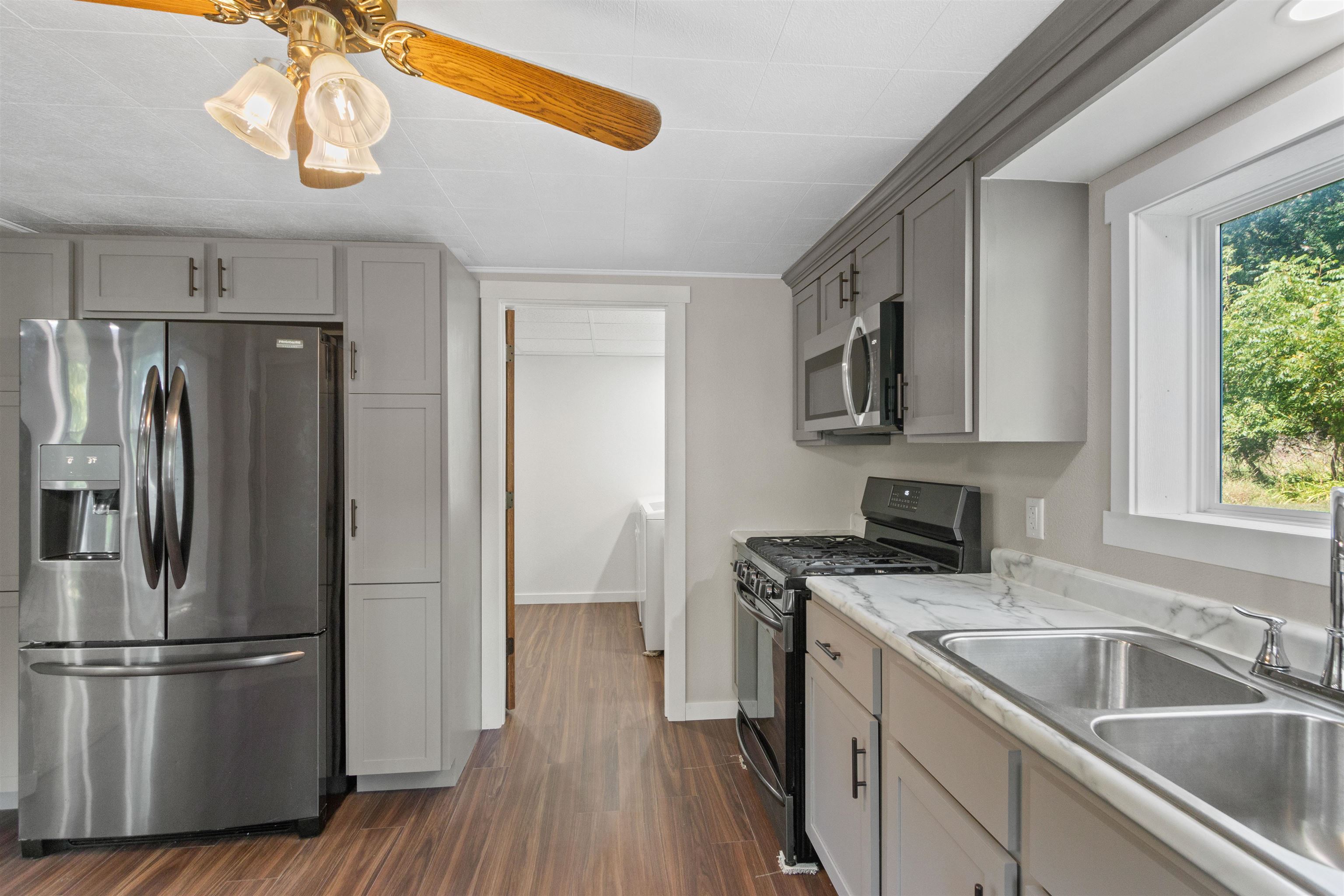 3101 Oak Street Property Photo 4