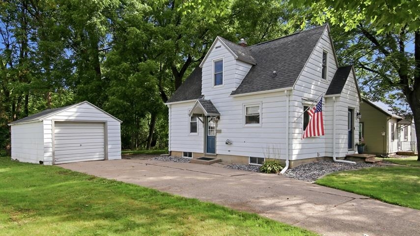 809 Adler Road Property Photo 4