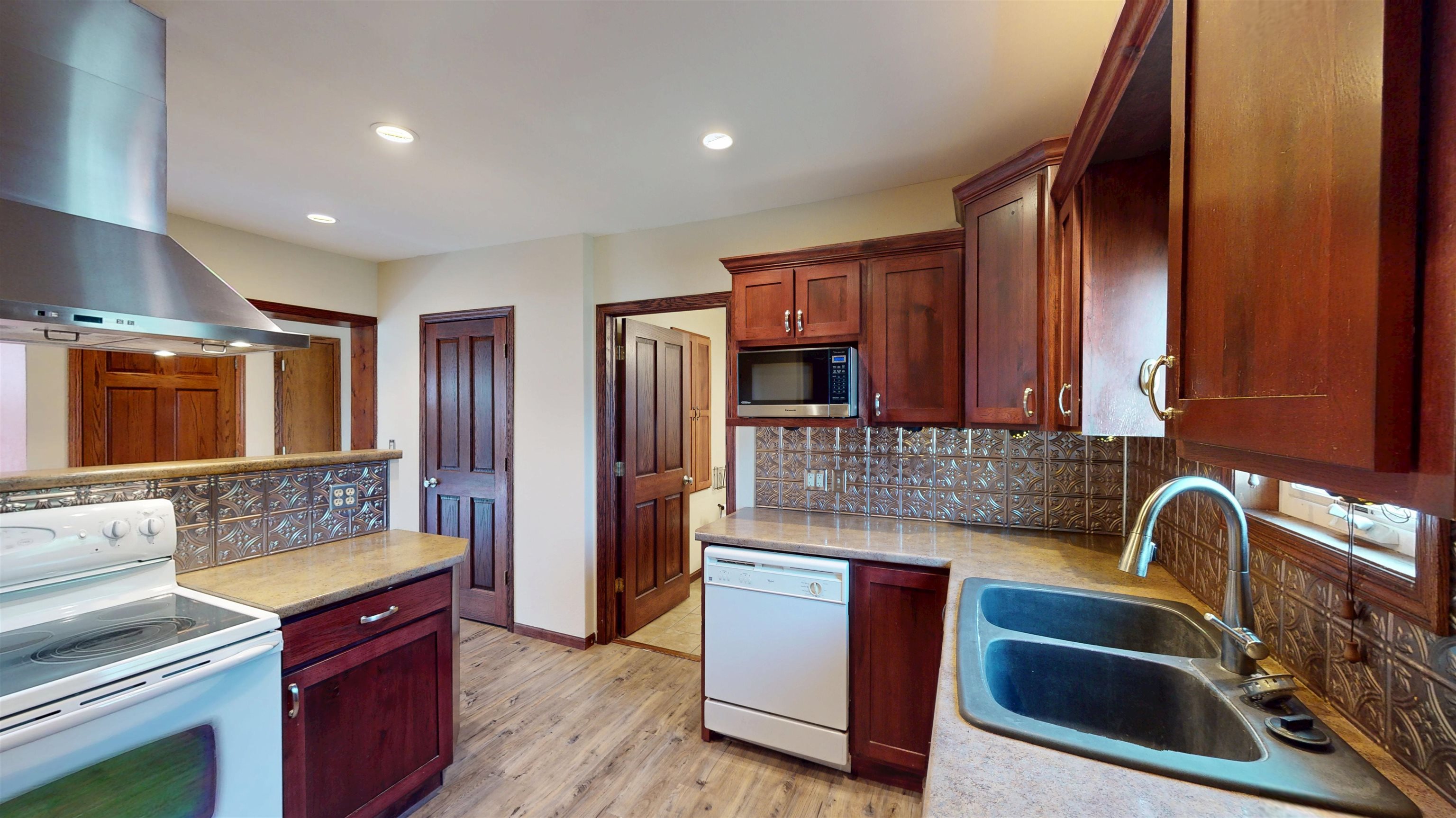 404 N Cherry Avenue Property Photo 24