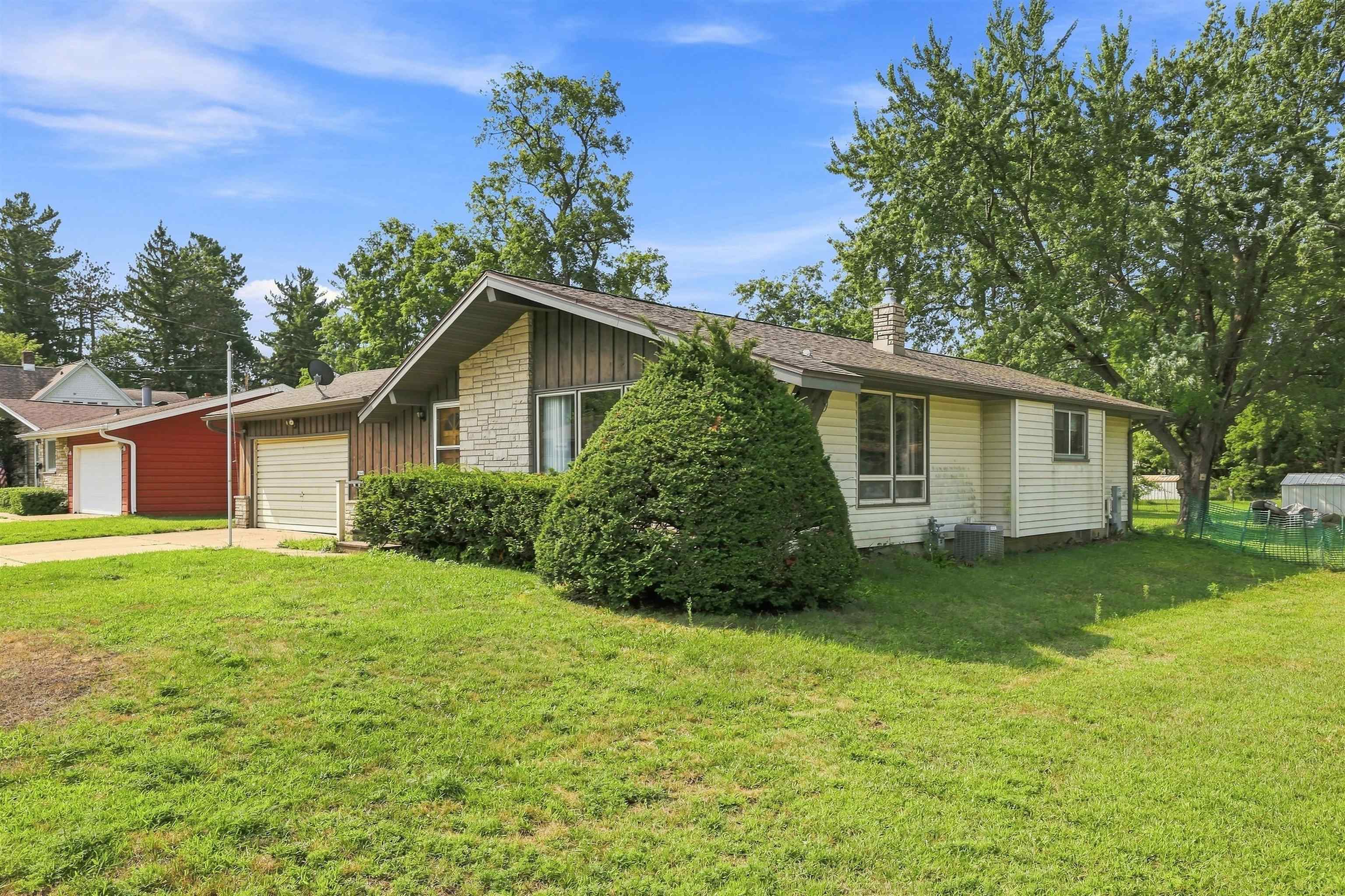 2840 Water Street Property Photo 4