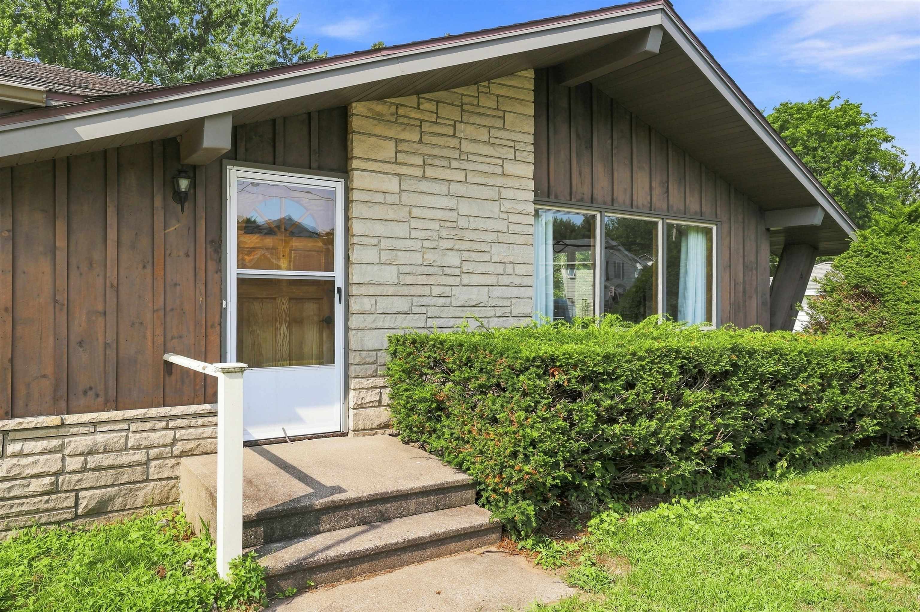 2840 Water Street Property Photo 5