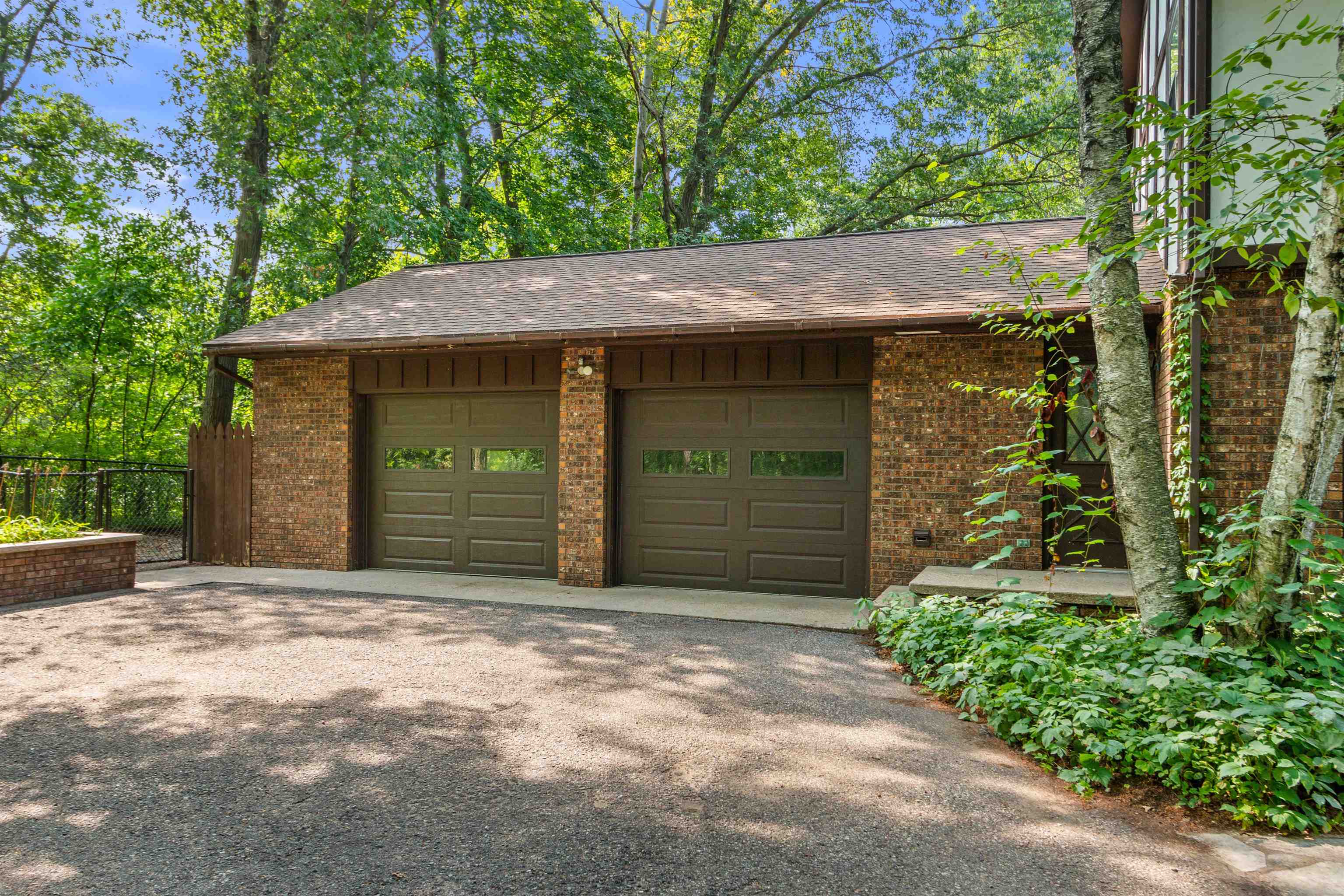 2421 Rainbow Drive Property Photo 7