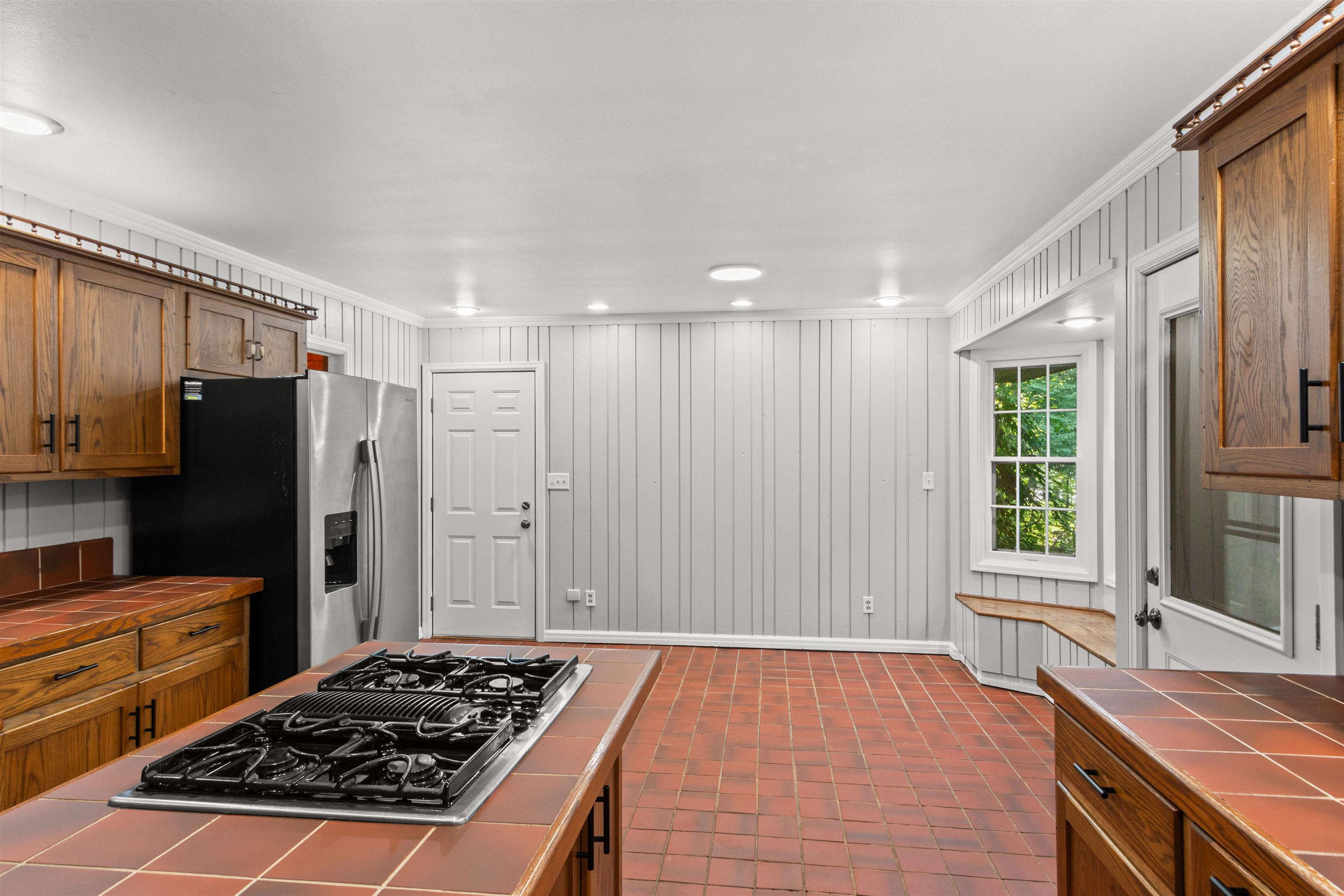 2421 Rainbow Drive Property Photo 13