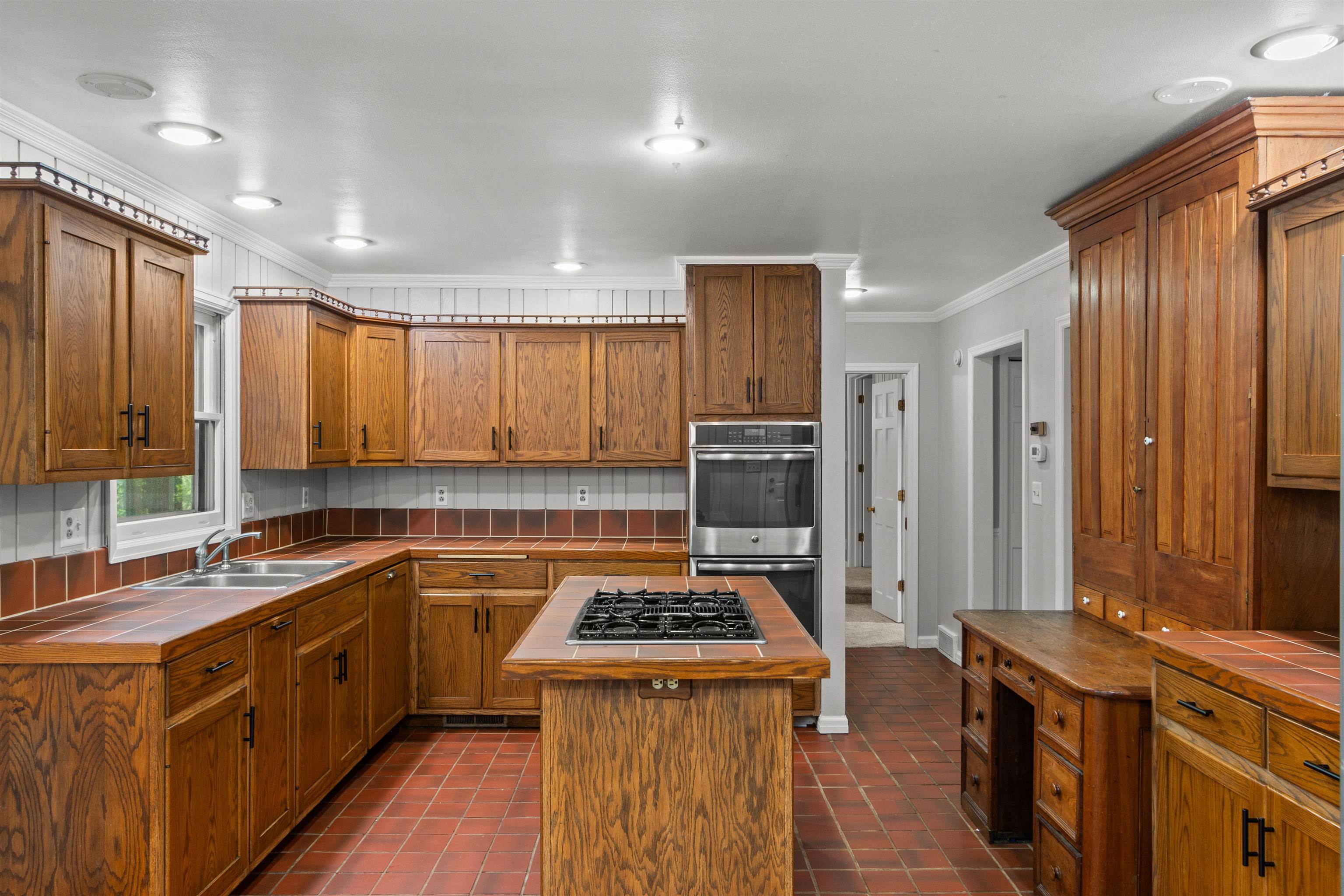 2421 Rainbow Drive Property Photo 16