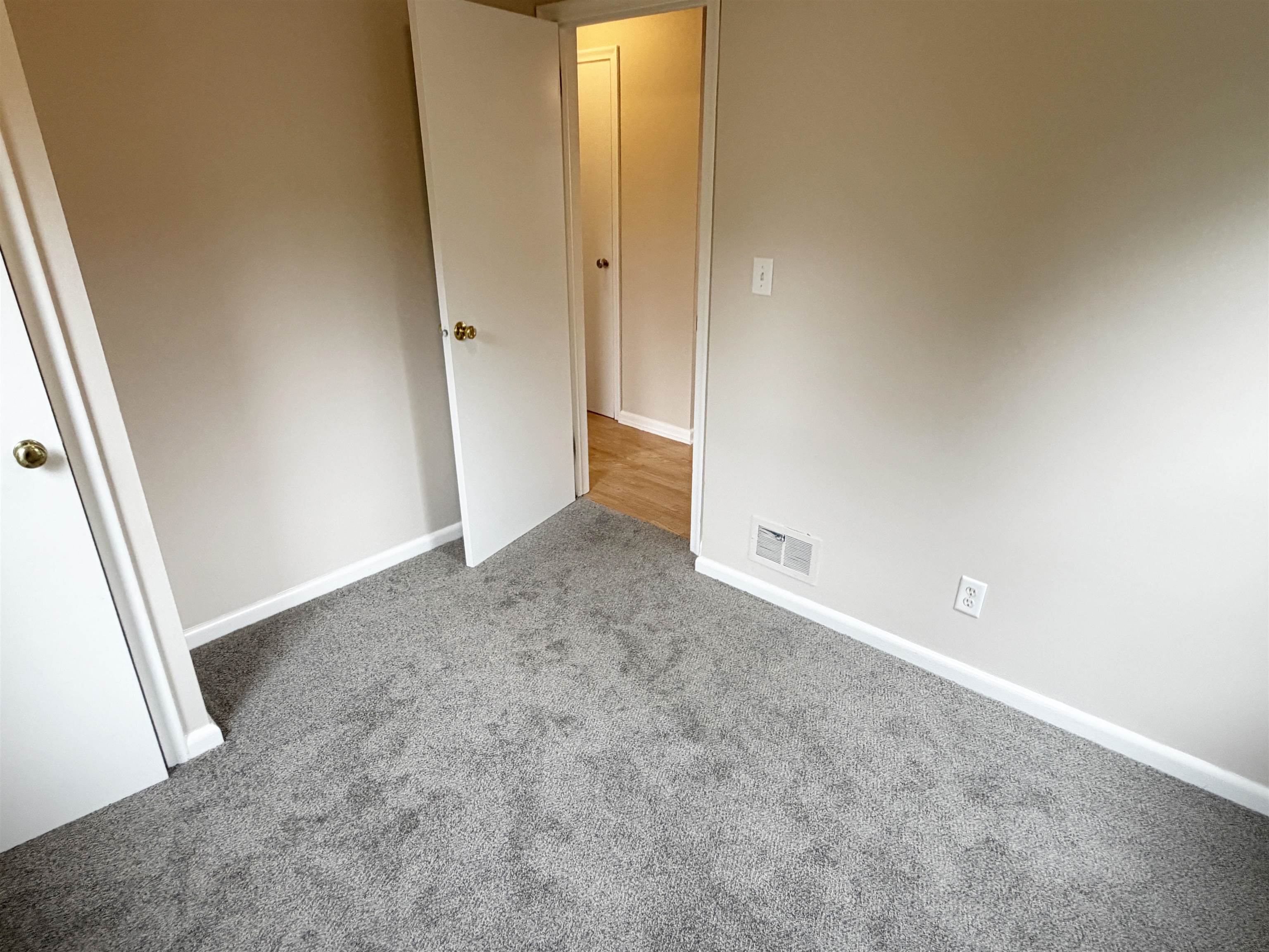 615 N 10th Avenue Property Photo 12