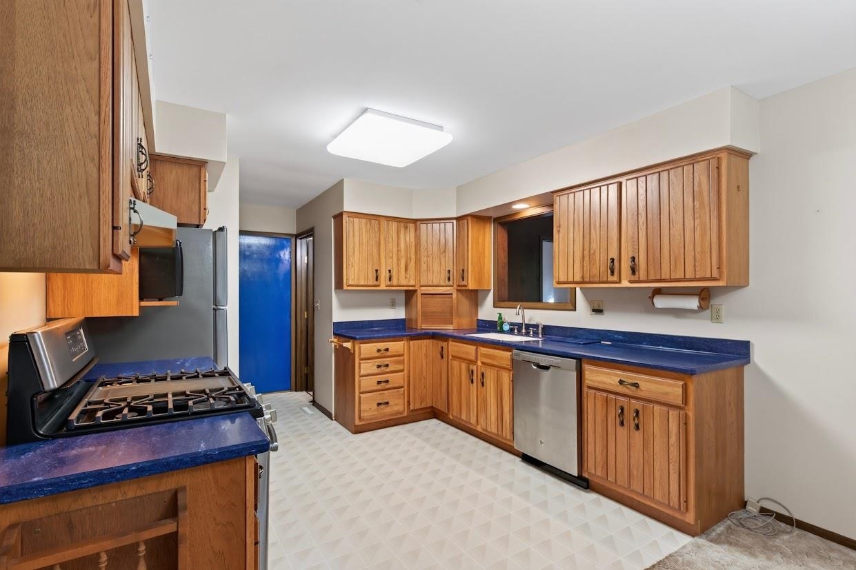 4910 Grove Avenue Property Photo 9