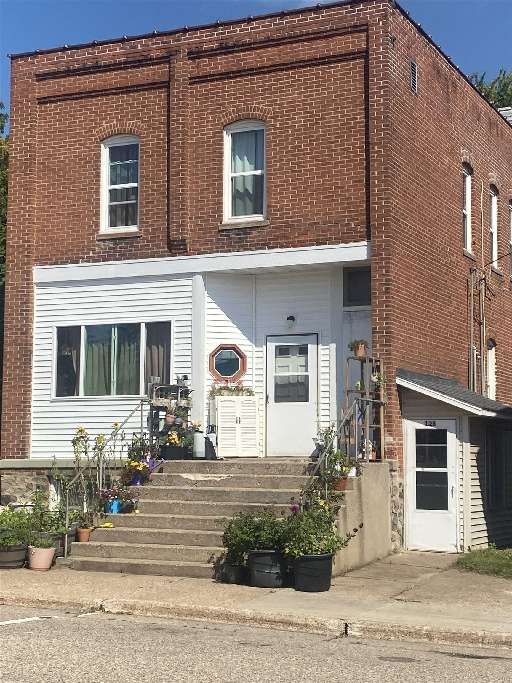 126 Wilson Street Property Photo 2