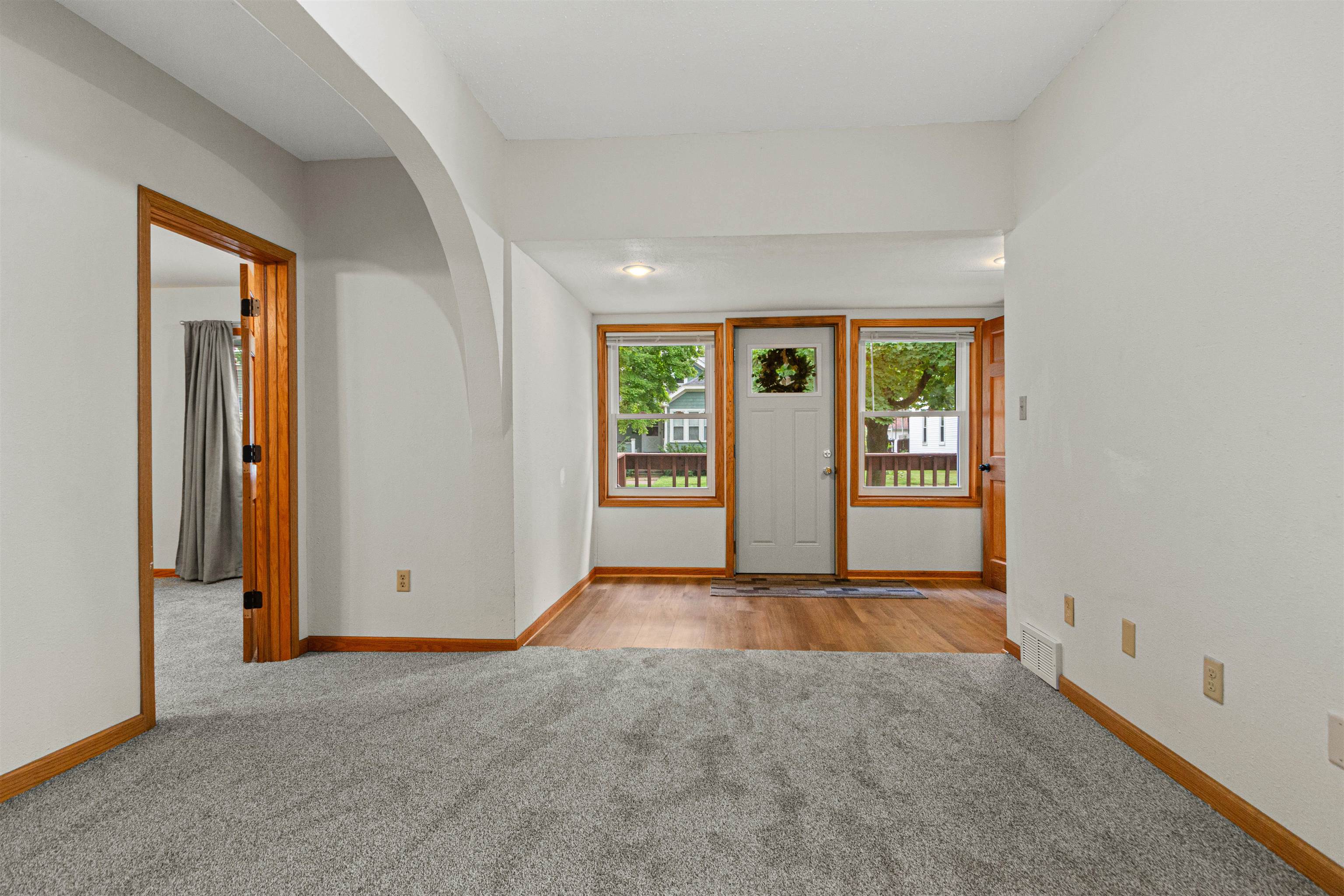 936 S 6th Avenue Property Photo 6
