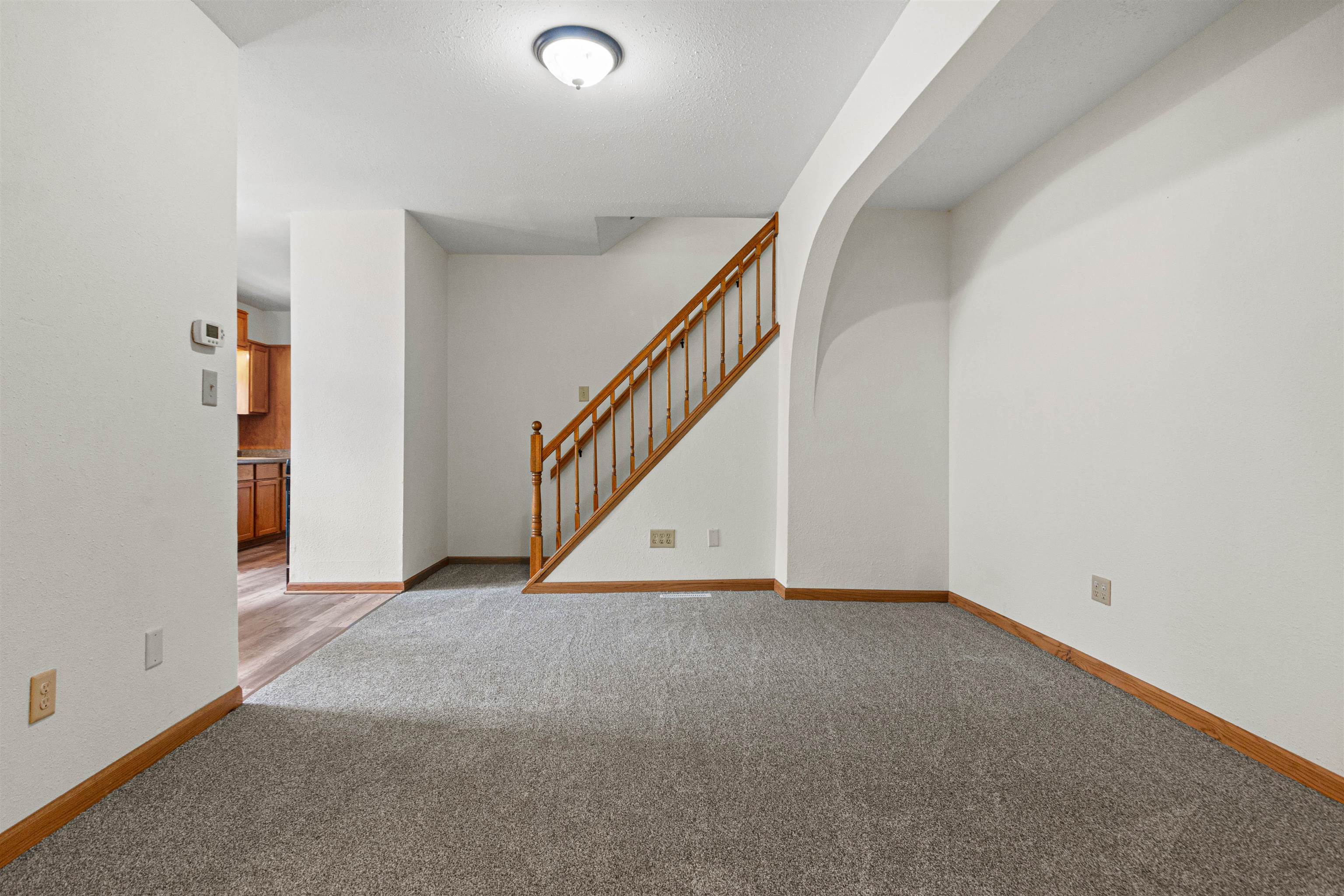 936 S 6th Avenue Property Photo 7