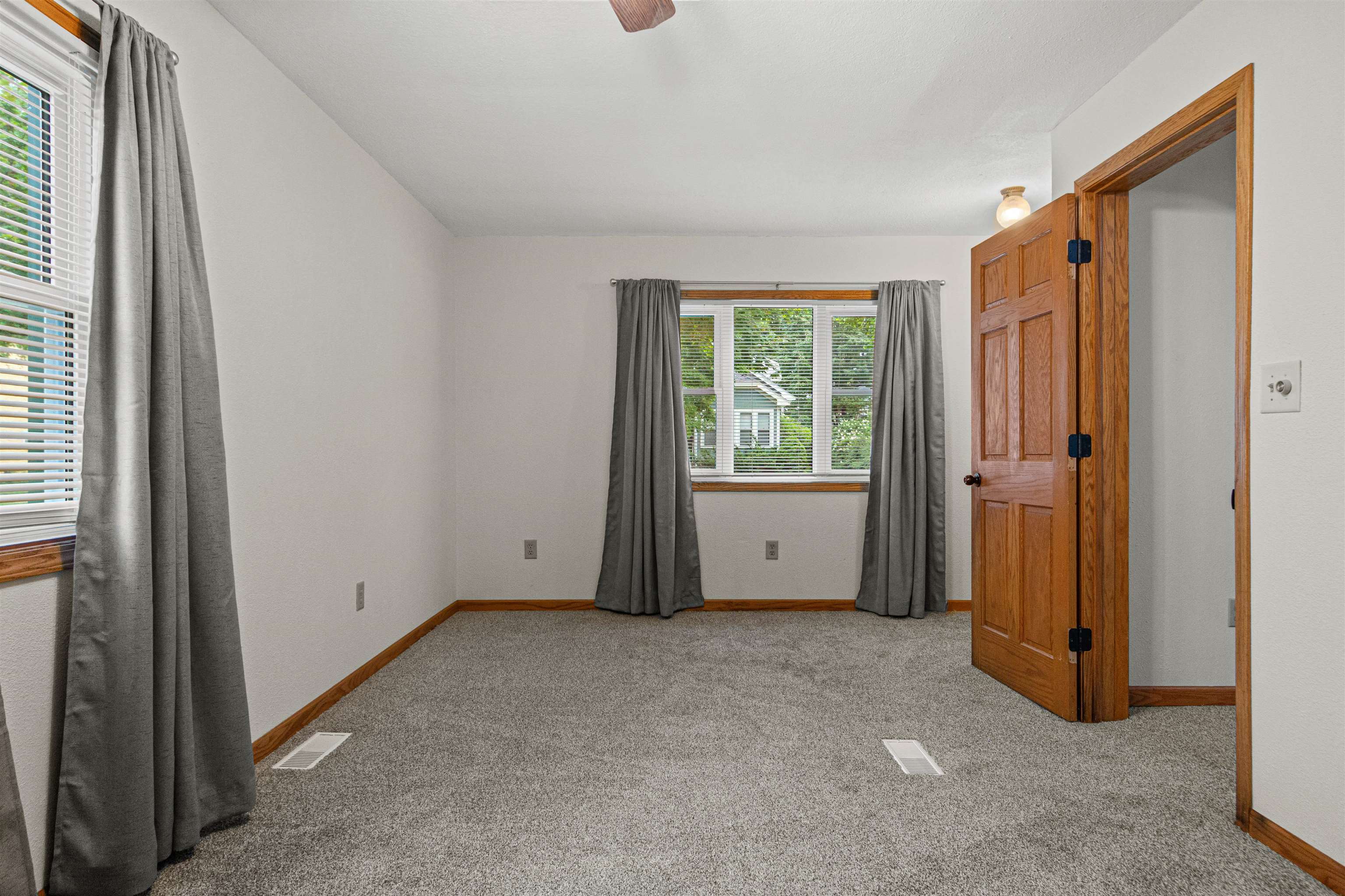 936 S 6th Avenue Property Photo 17