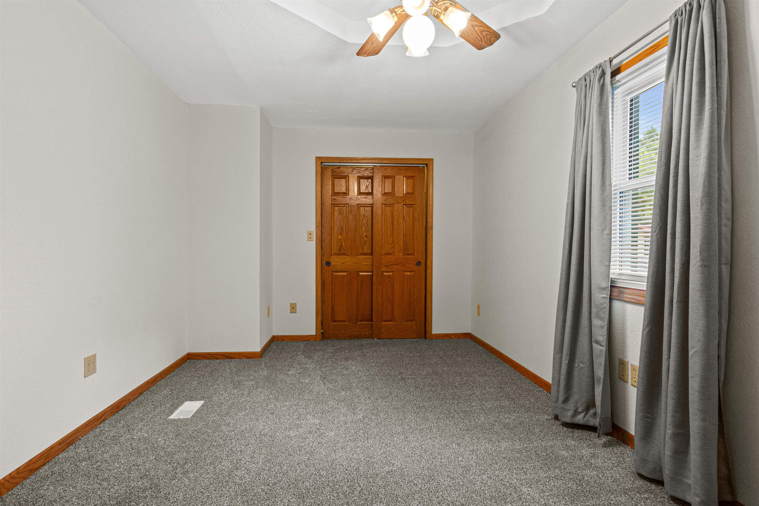 936 S 6th Avenue Property Photo 18