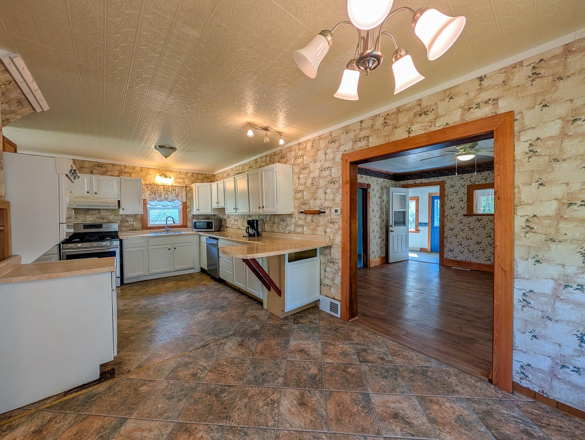 914 West Street Property Photo 11