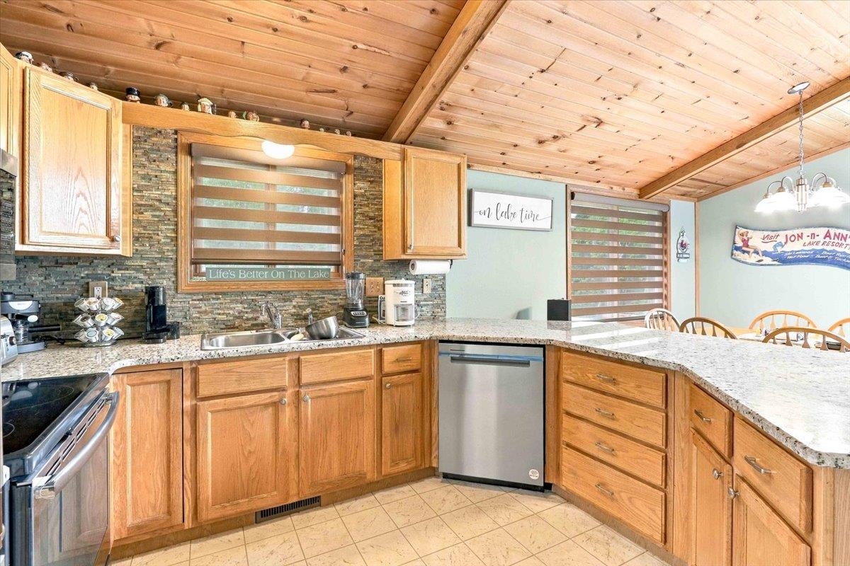 22604458 Property Photo 30