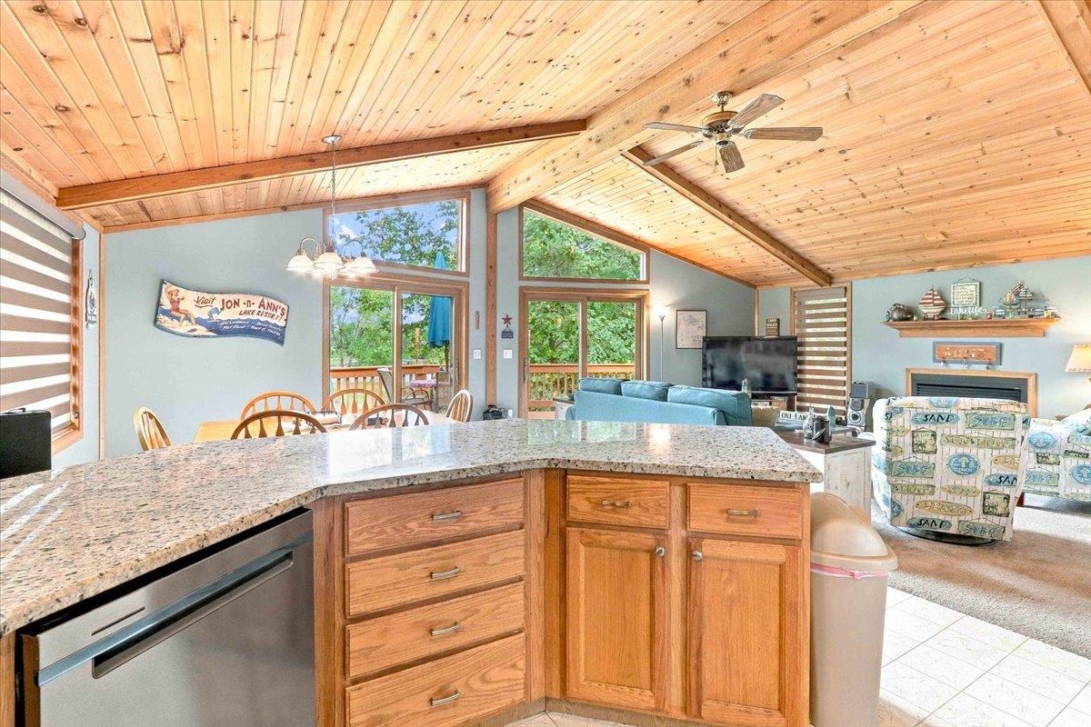 22604458 Property Photo 32