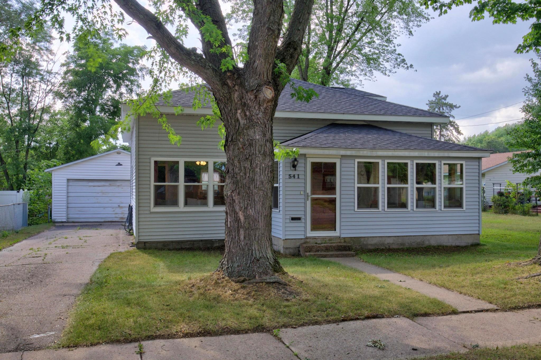 541 15th Avenue North Property Photo 2