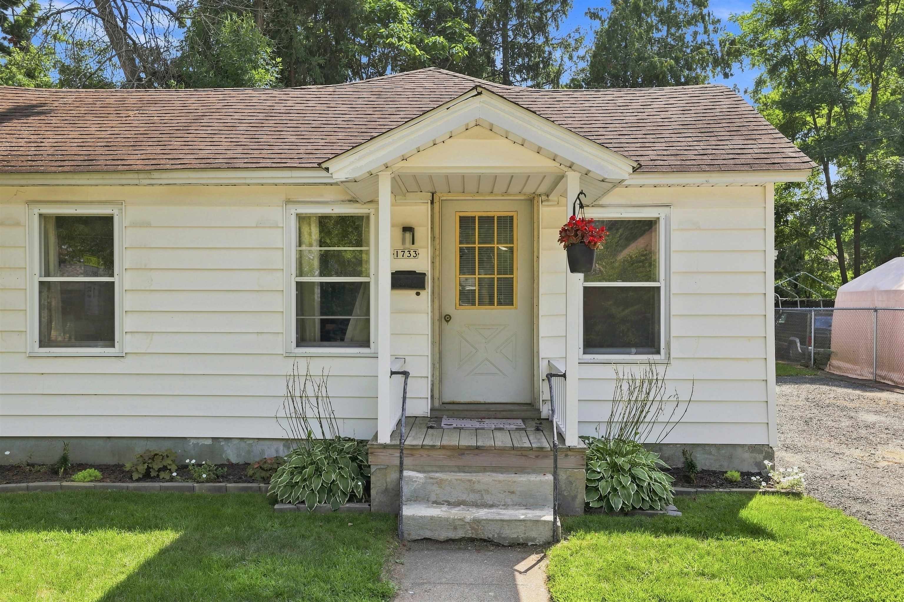 1733 Oak Street Property Photo 4