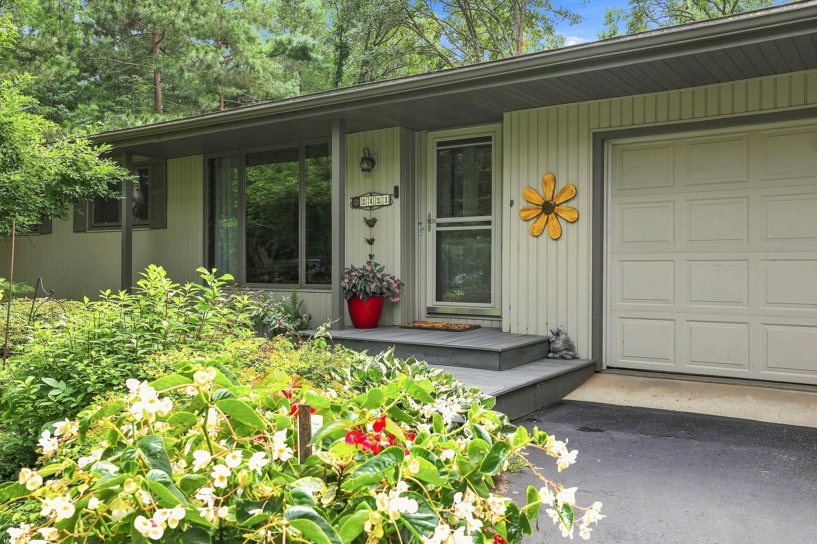 2421 Magnolia Drive Property Photo 3