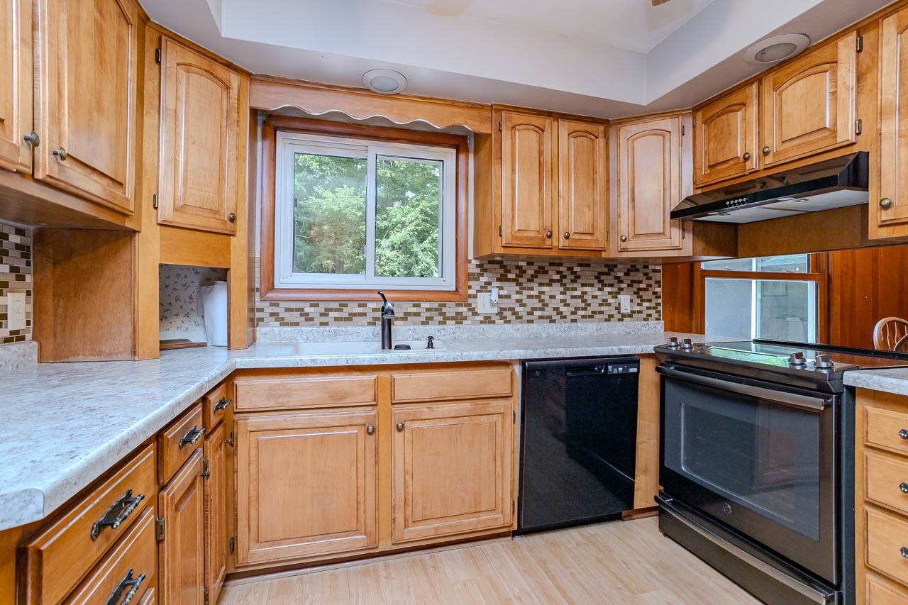 9010 Reed Road Property Photo 13