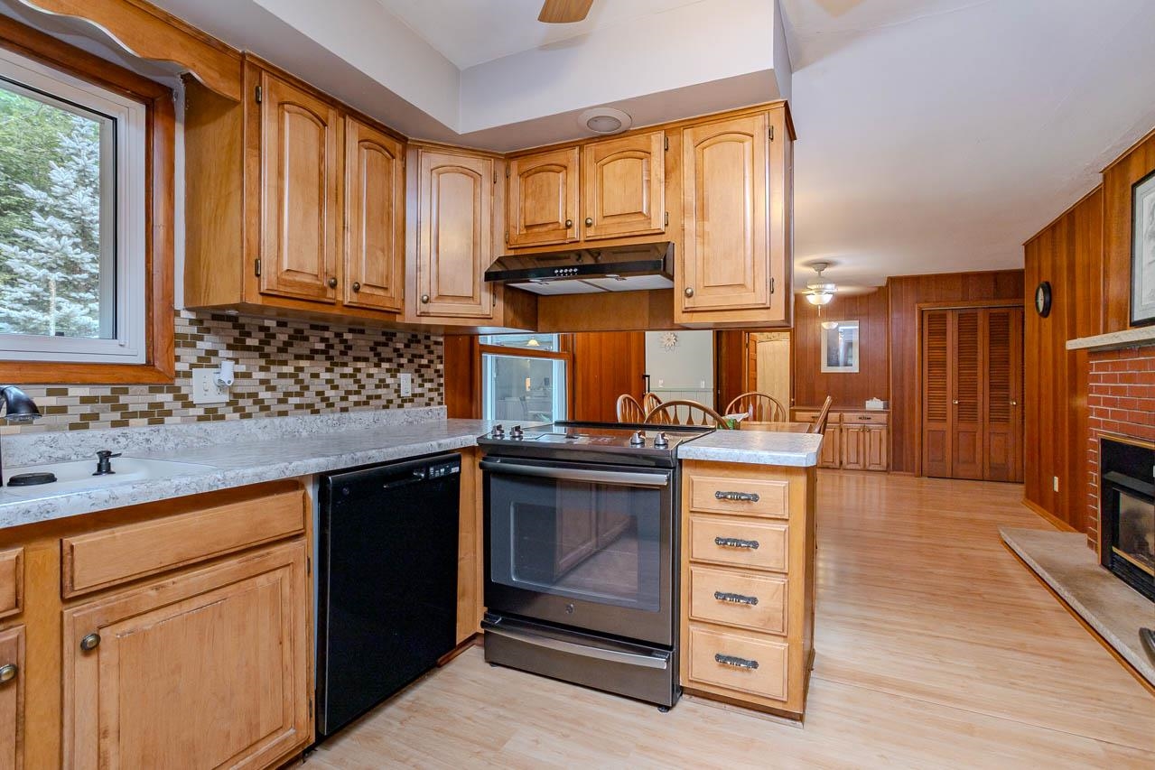 9010 Reed Road Property Photo 14