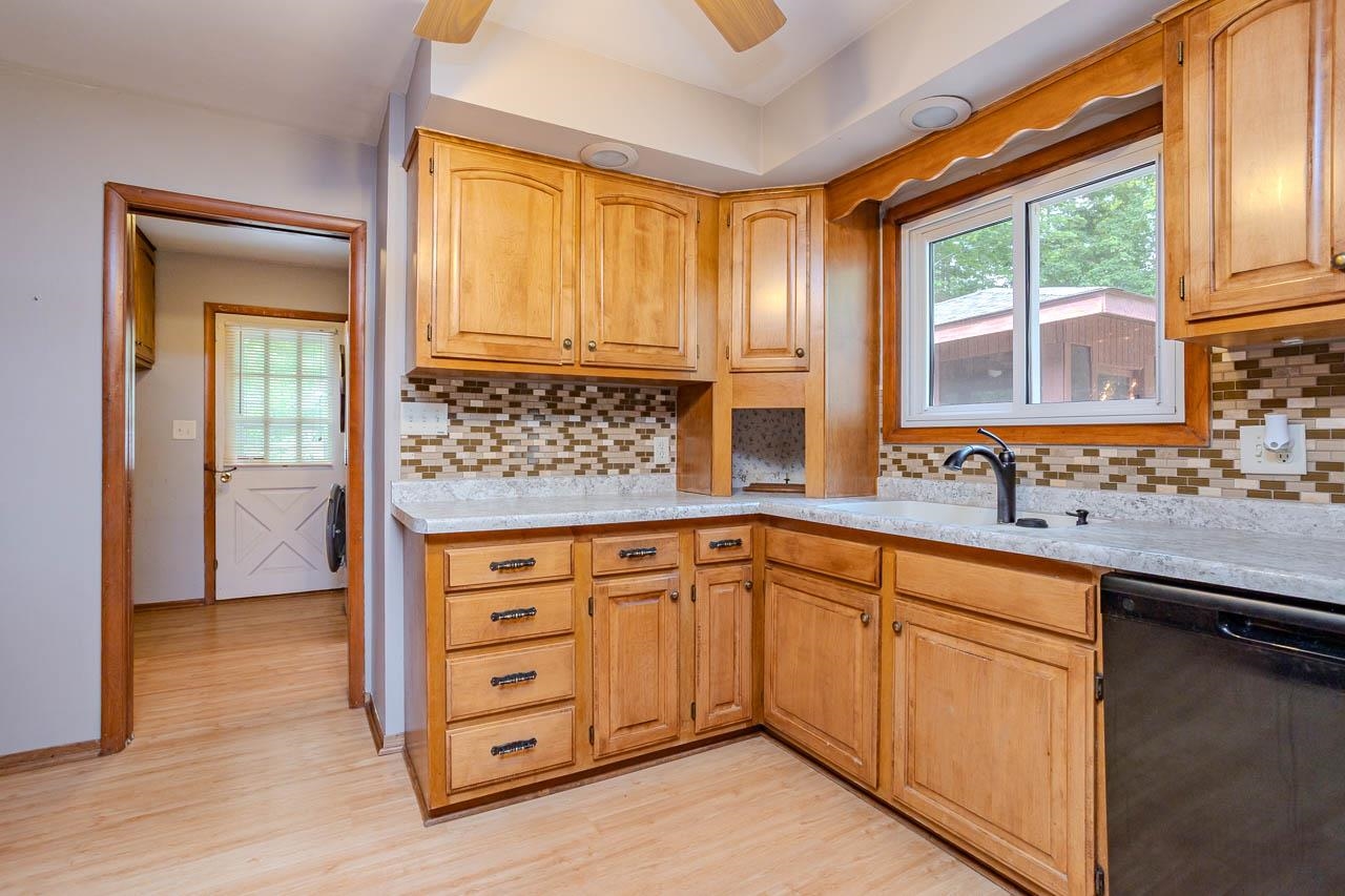 9010 Reed Road Property Photo 15