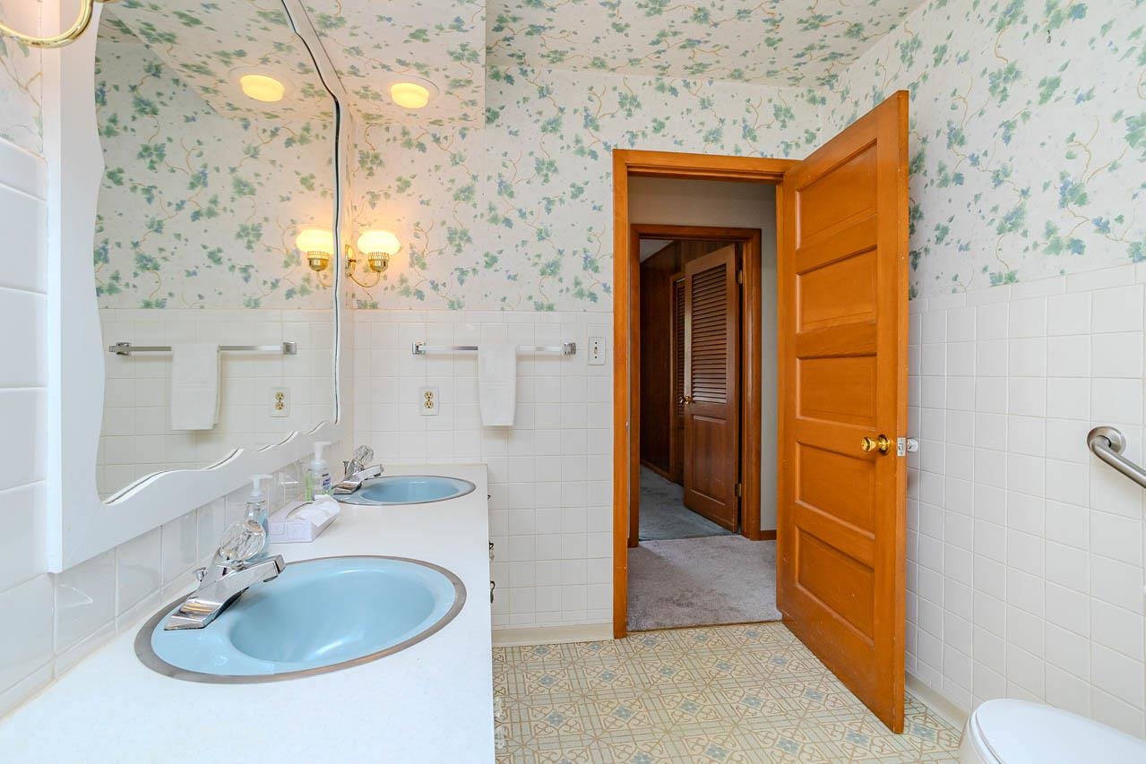 9010 Reed Road Property Photo 31