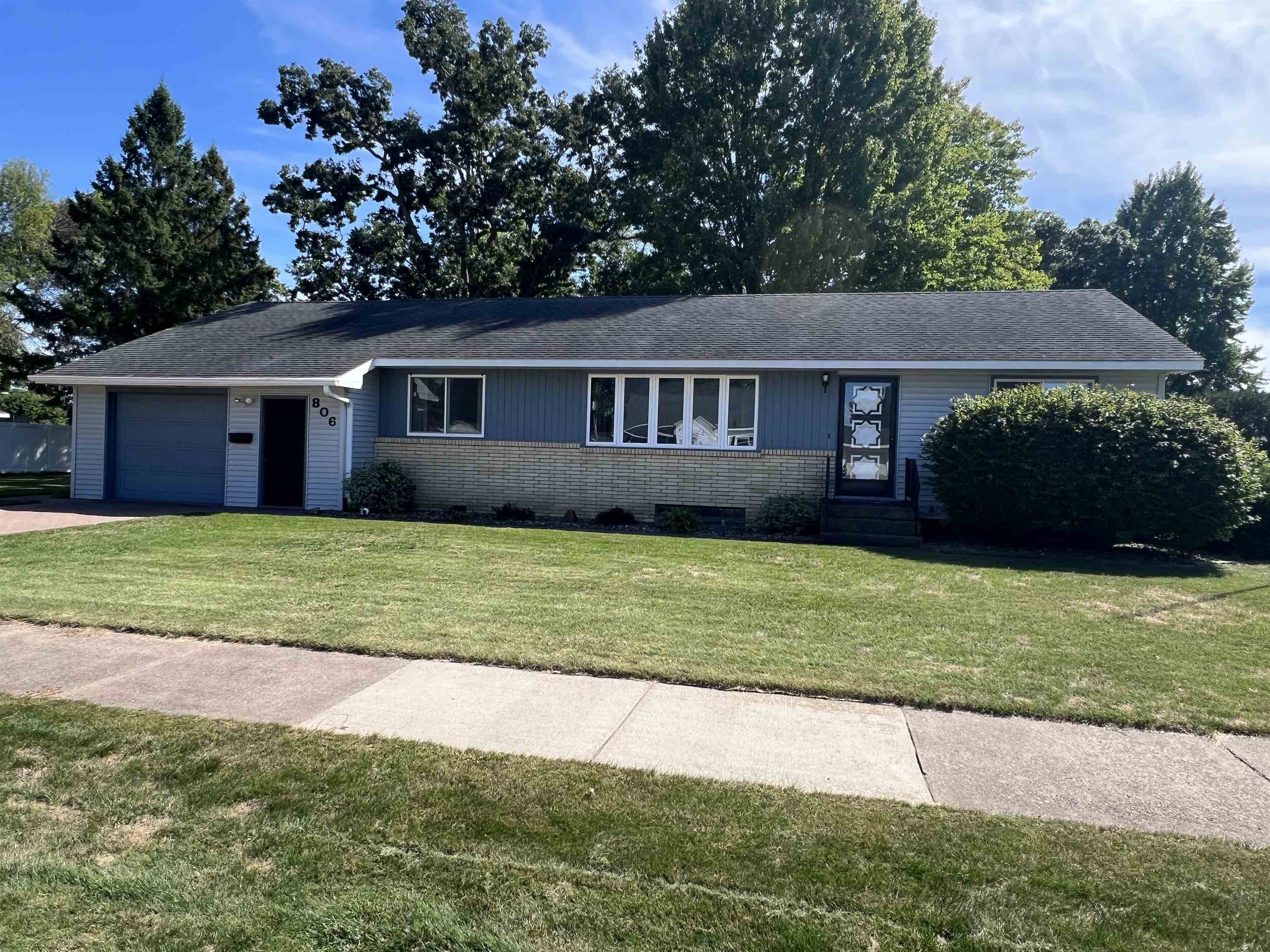 806 10th Street Property Photo 1