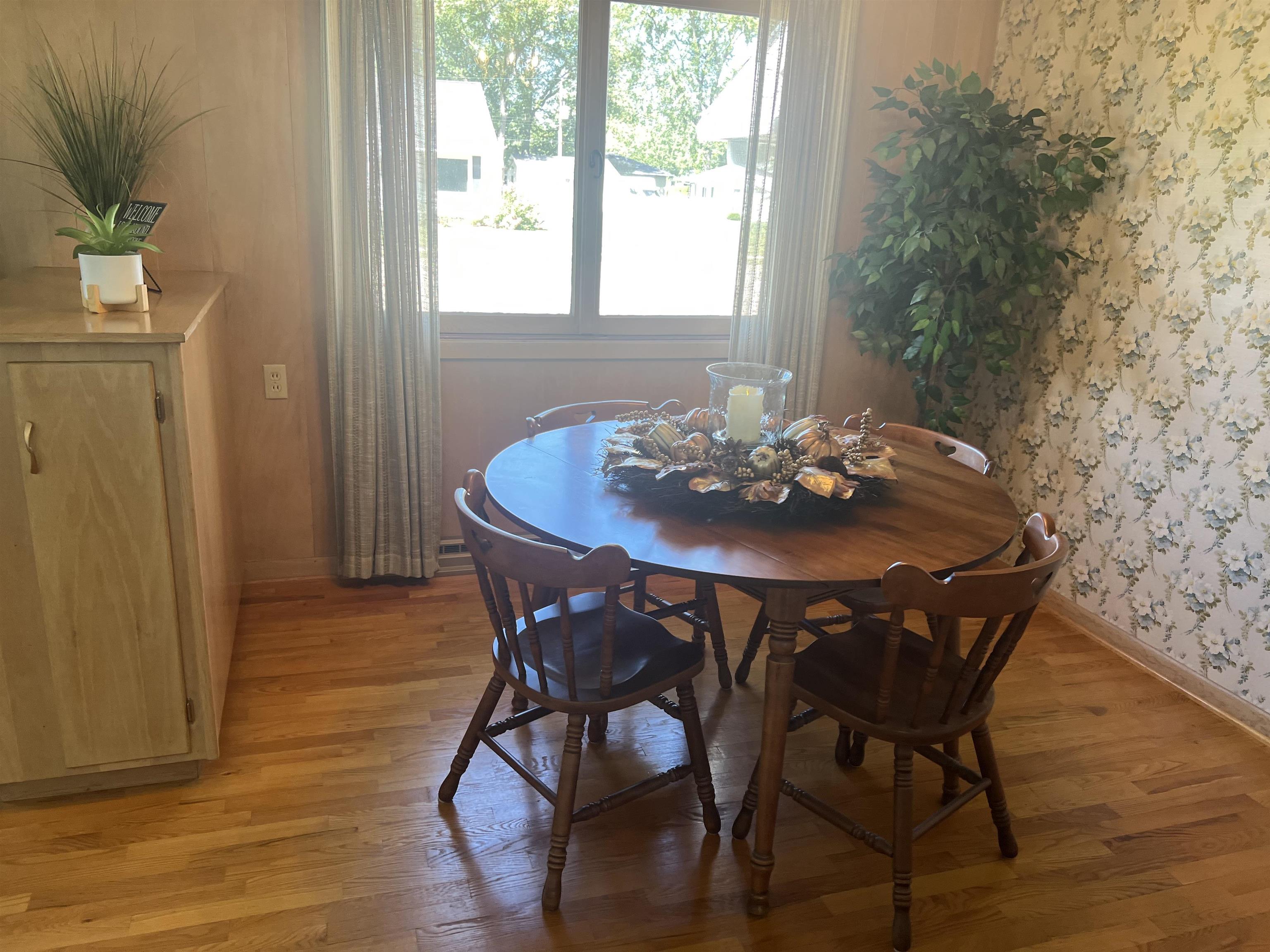 806 10th Street Property Photo 9