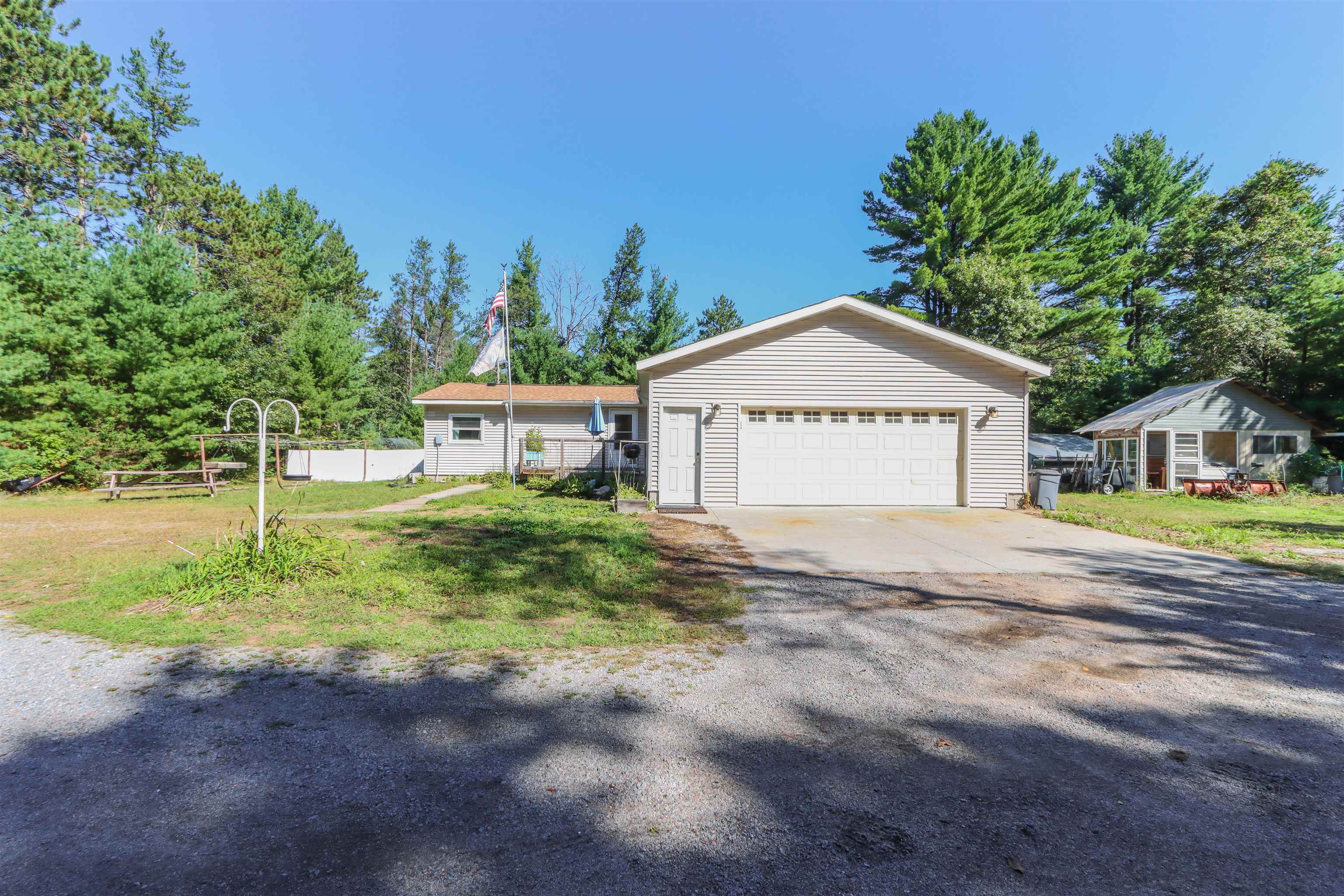 8610 Lake Road Property Photo 11