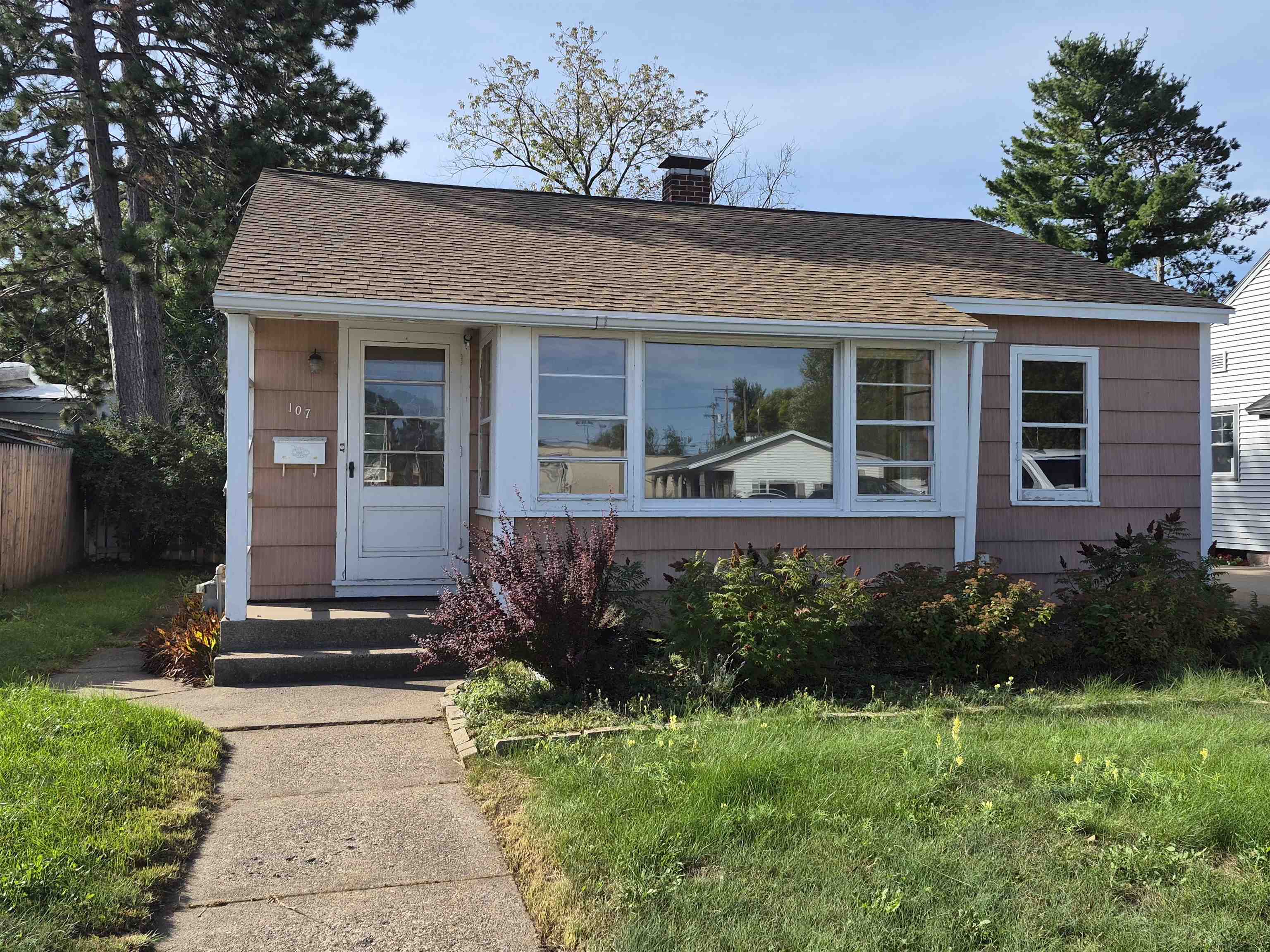 107 Kent Street Property Photo 1