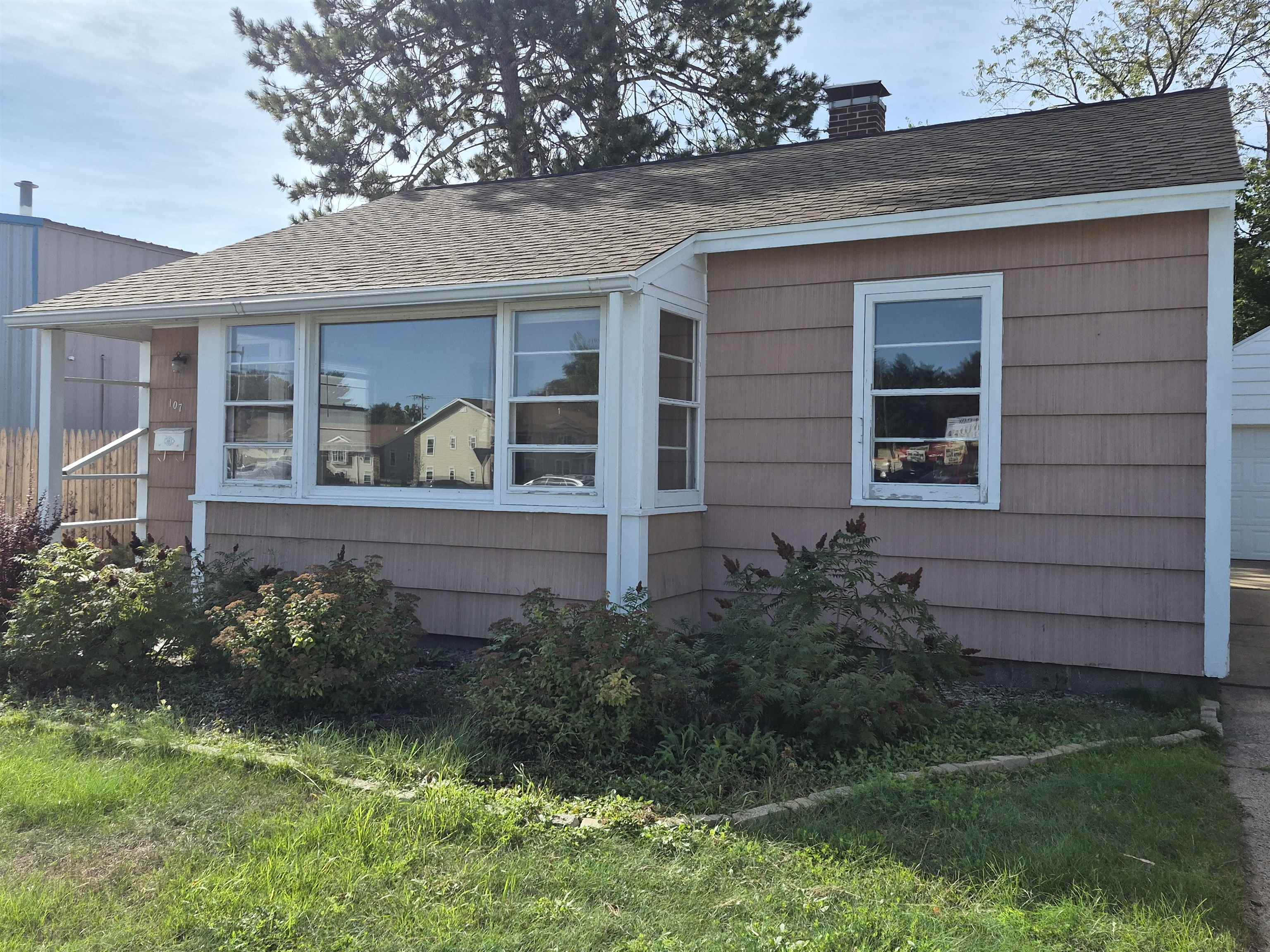 107 Kent Street Property Photo 2