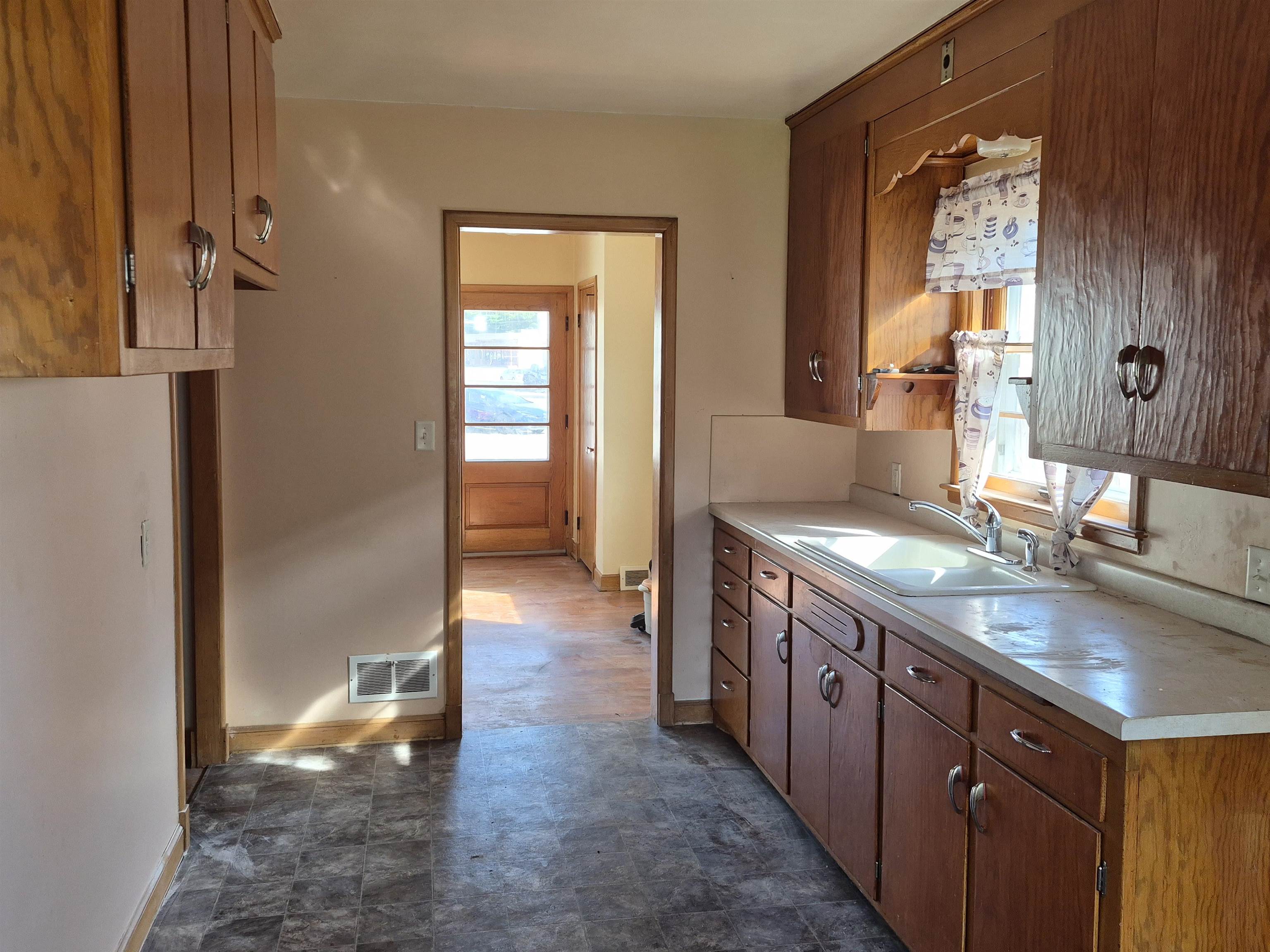107 Kent Street Property Photo 7
