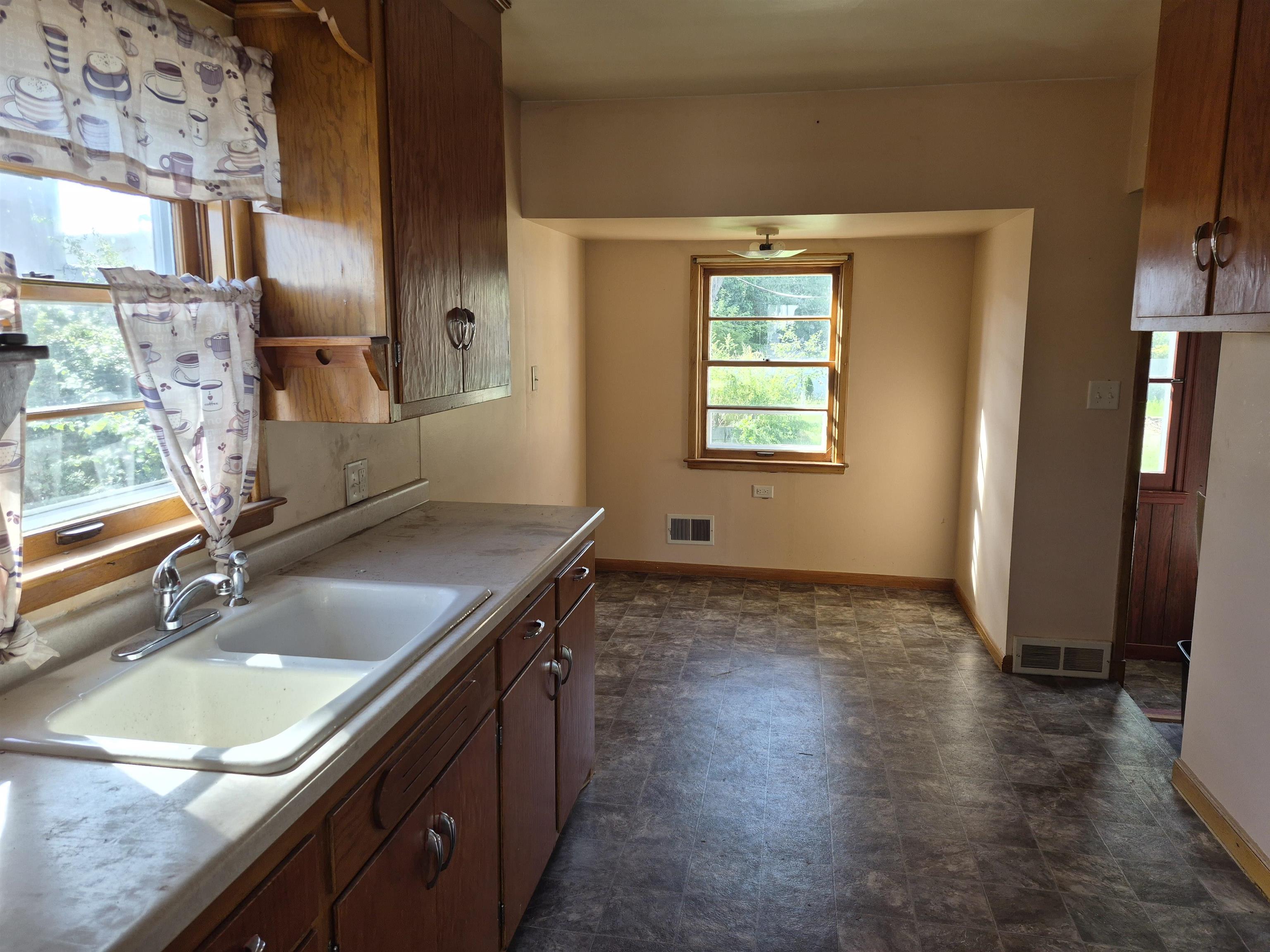 107 Kent Street Property Photo 8